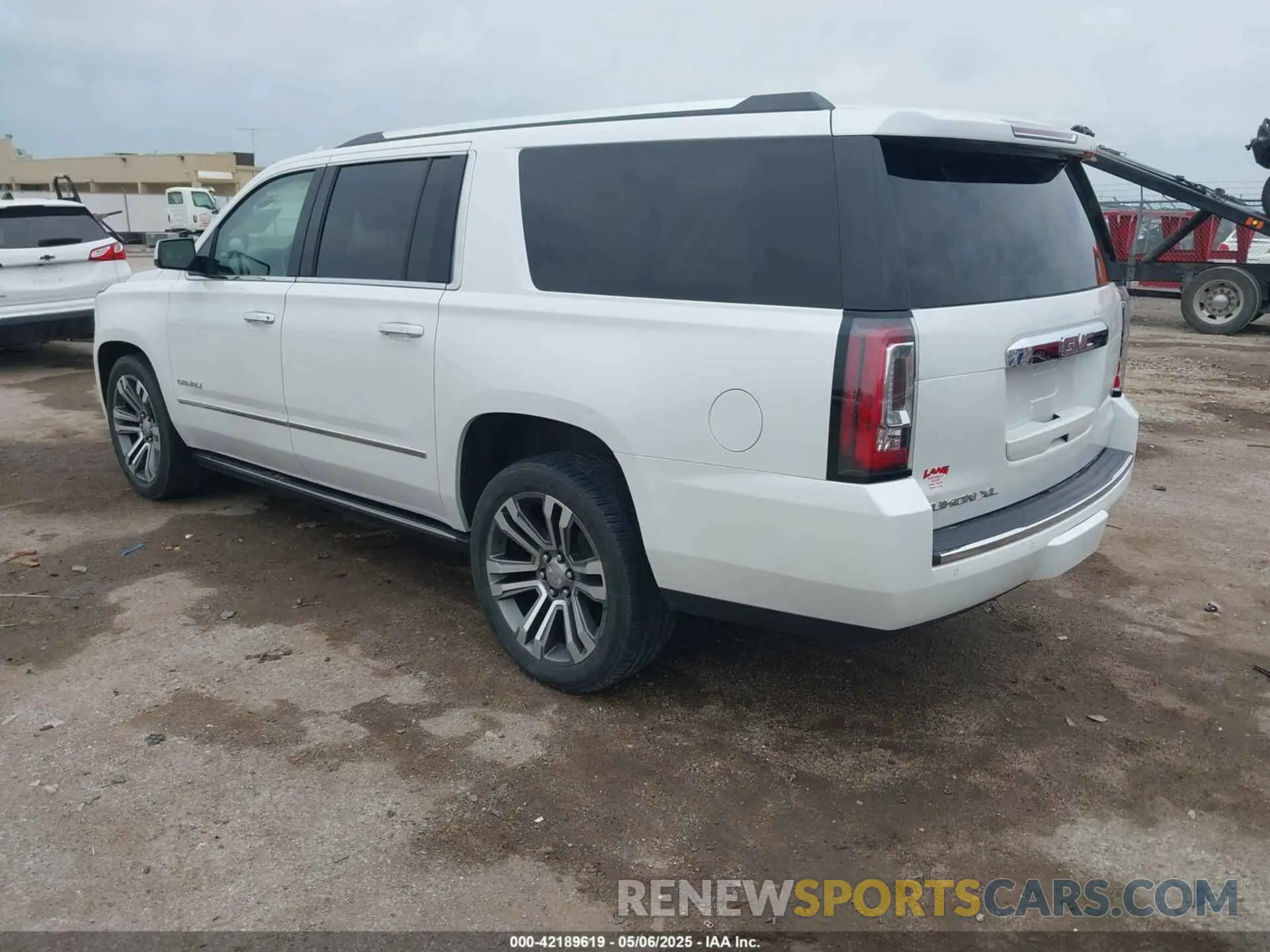 3 Photograph of a damaged car 1GKS2HKJXKR151342 GMC YUKON XL 2019