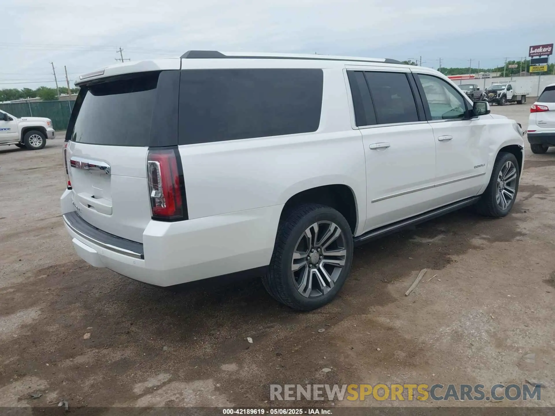 4 Photograph of a damaged car 1GKS2HKJXKR151342 GMC YUKON XL 2019