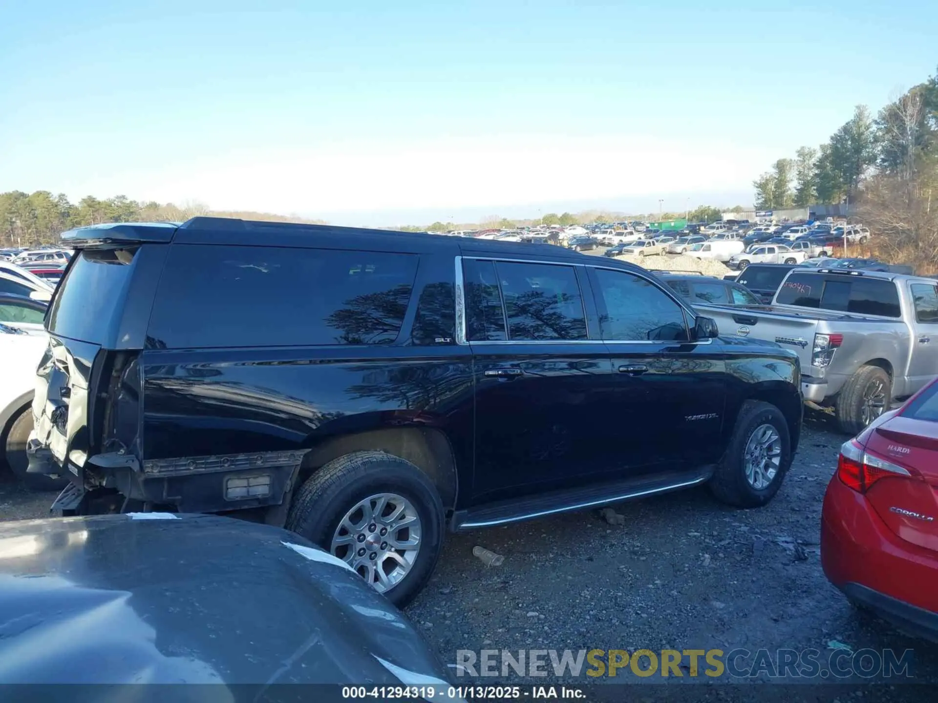 13 Photograph of a damaged car 1GKS1GKC1LR286726 GMC YUKON XL 2020