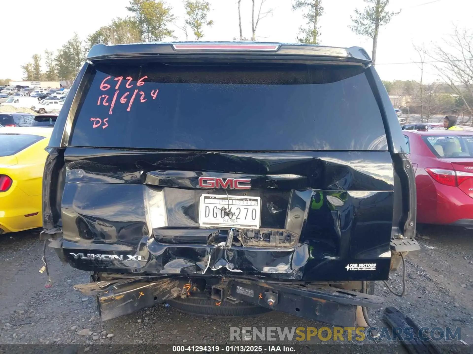 16 Photograph of a damaged car 1GKS1GKC1LR286726 GMC YUKON XL 2020