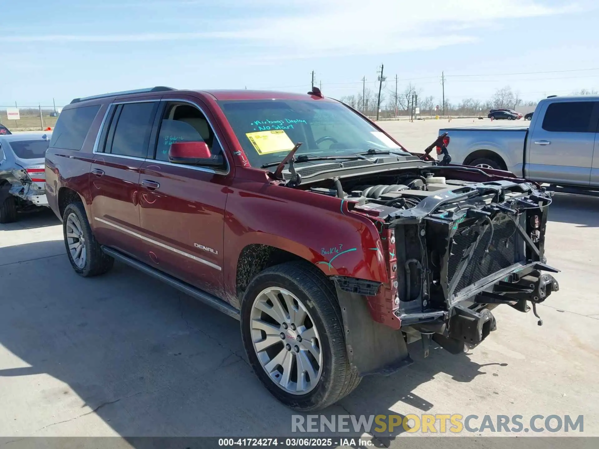 1 Photograph of a damaged car 1GKS1HKJ3LR238701 GMC YUKON XL 2020