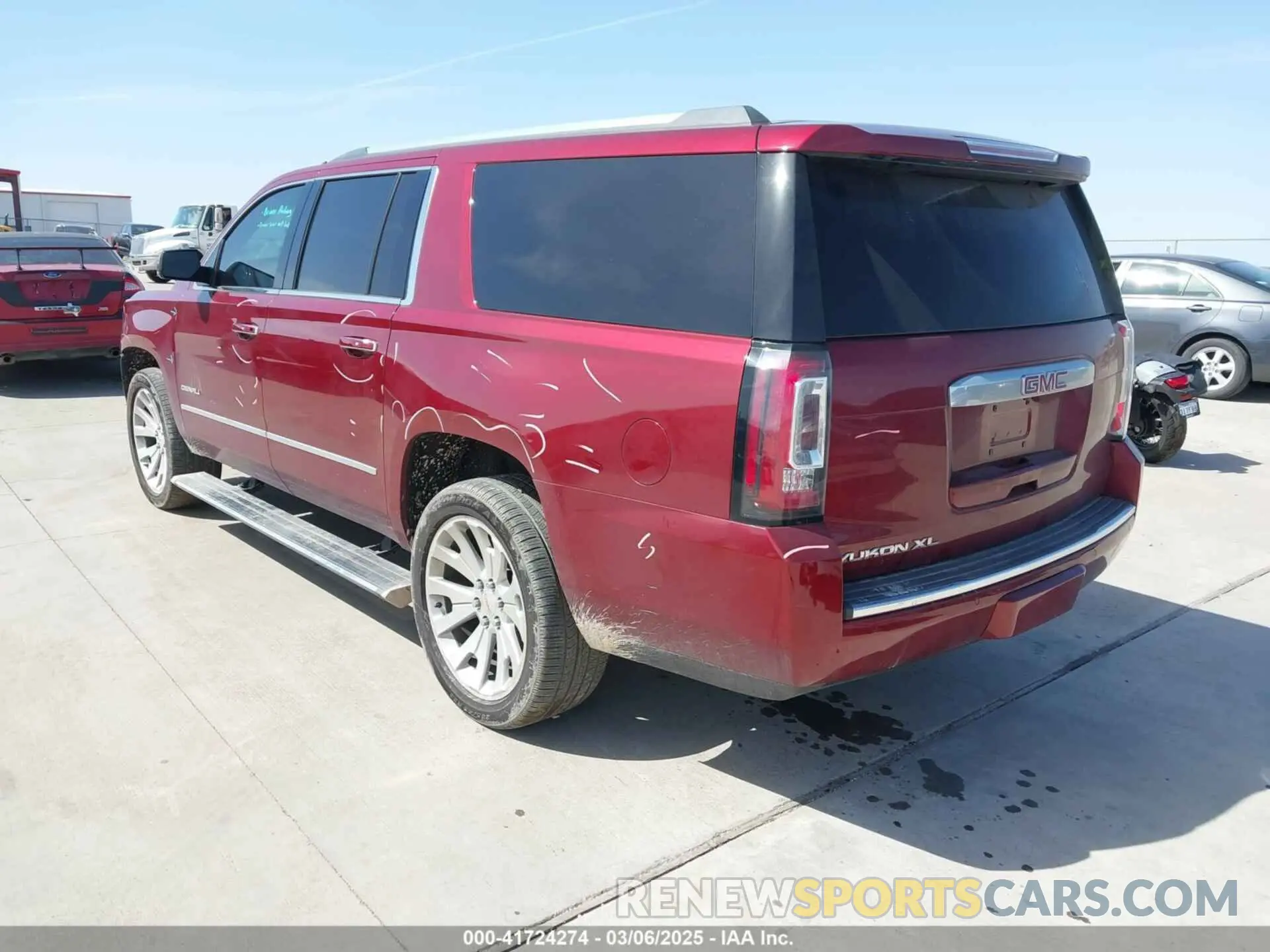 3 Photograph of a damaged car 1GKS1HKJ3LR238701 GMC YUKON XL 2020