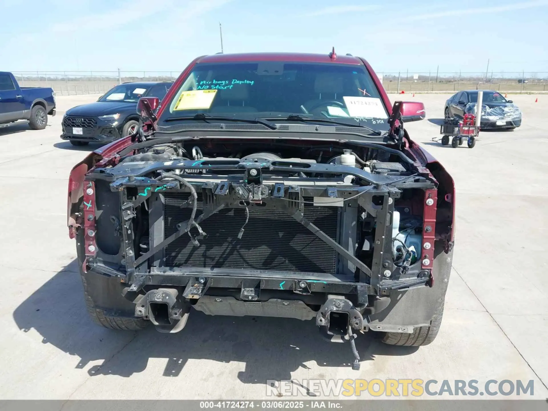 6 Photograph of a damaged car 1GKS1HKJ3LR238701 GMC YUKON XL 2020