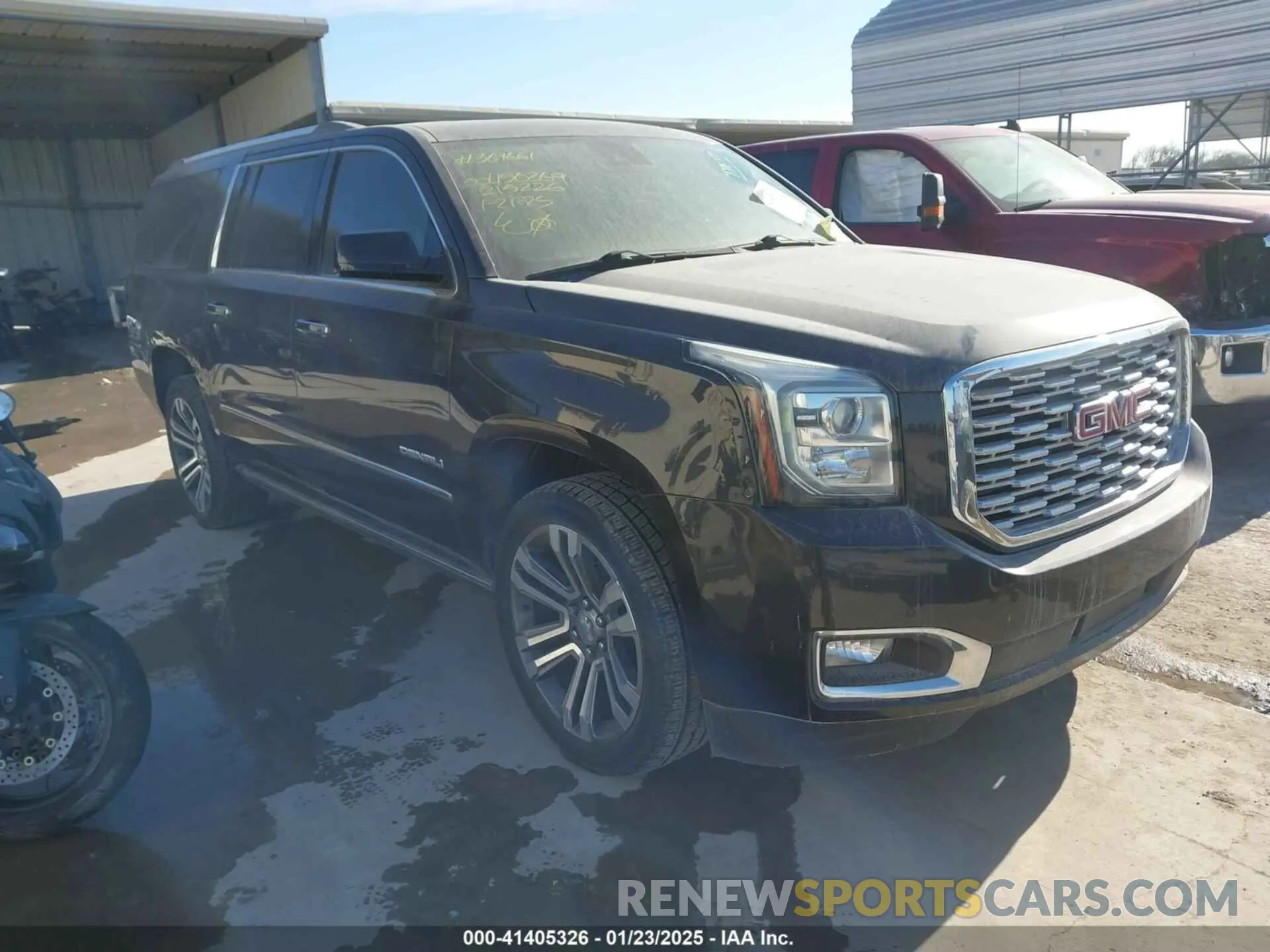 1 Photograph of a damaged car 1GKS1HKJ5LR215226 GMC YUKON XL 2020