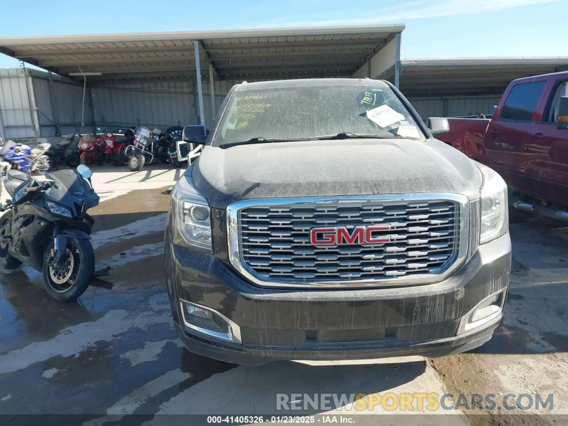 11 Photograph of a damaged car 1GKS1HKJ5LR215226 GMC YUKON XL 2020
