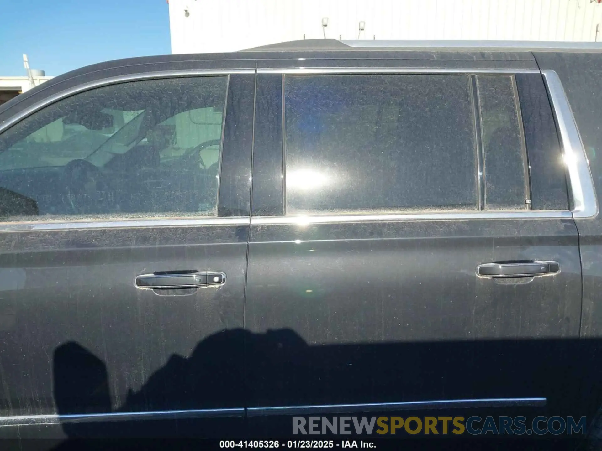 13 Photograph of a damaged car 1GKS1HKJ5LR215226 GMC YUKON XL 2020