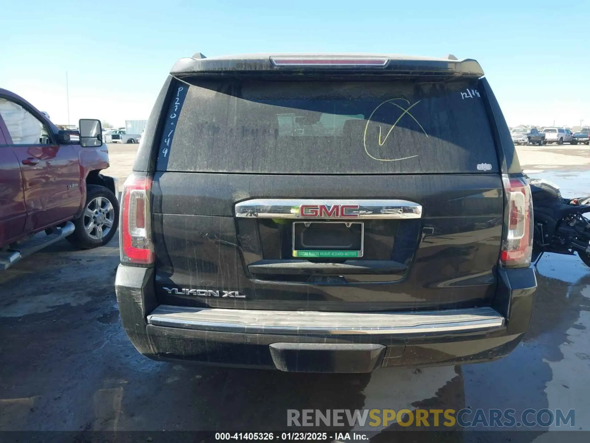 15 Photograph of a damaged car 1GKS1HKJ5LR215226 GMC YUKON XL 2020