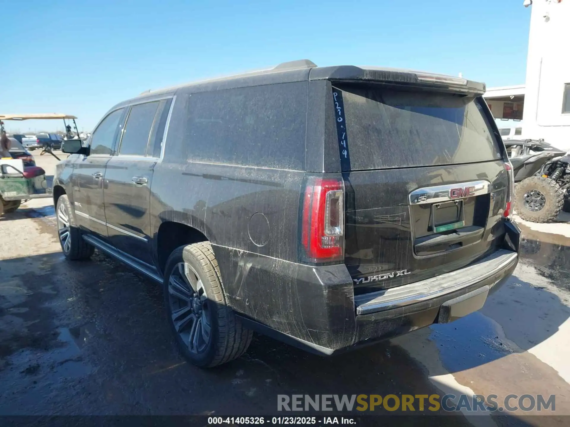 3 Photograph of a damaged car 1GKS1HKJ5LR215226 GMC YUKON XL 2020
