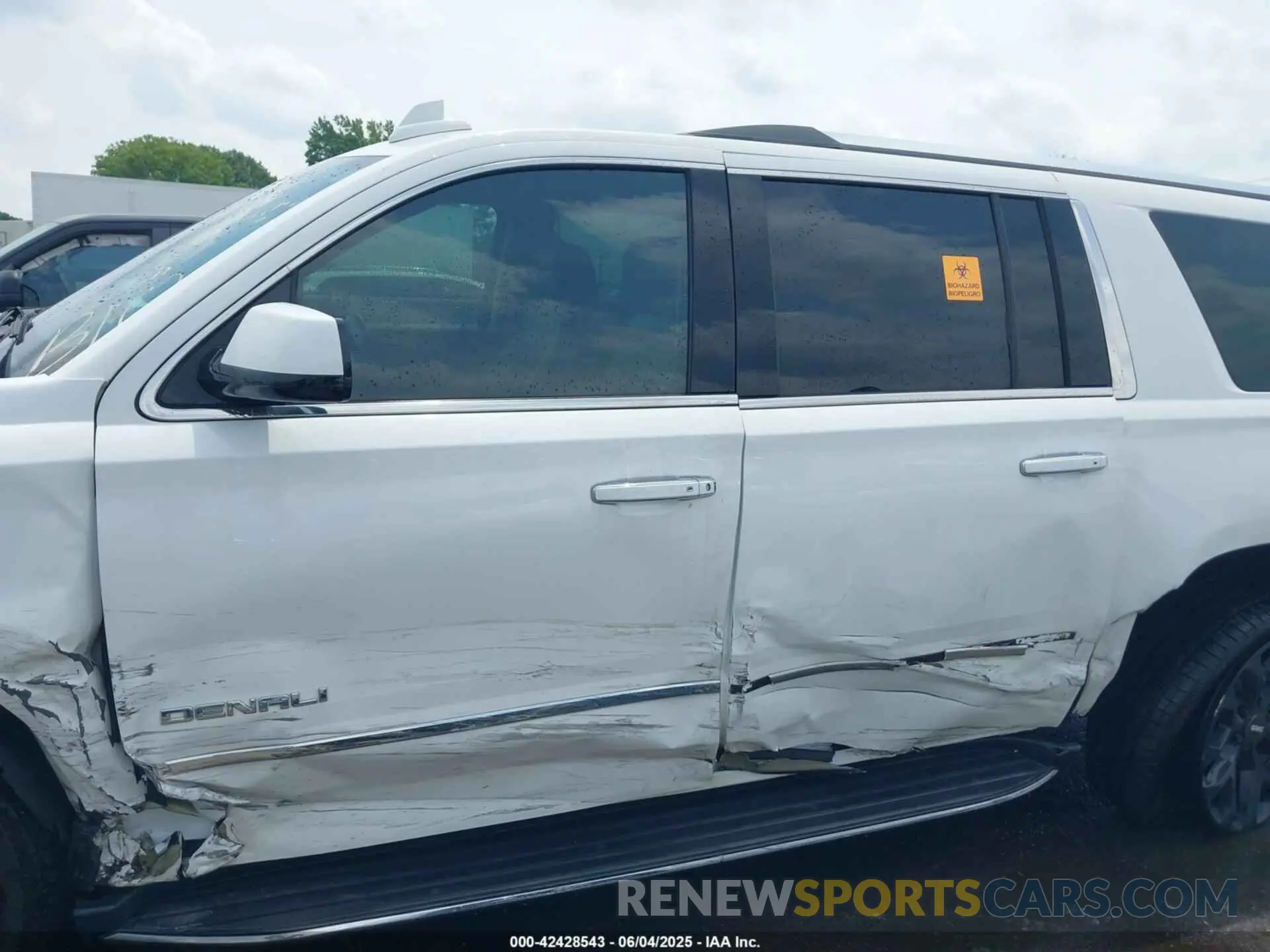 14 Photograph of a damaged car 1GKS1HKJ6LR183578 GMC YUKON XL 2020