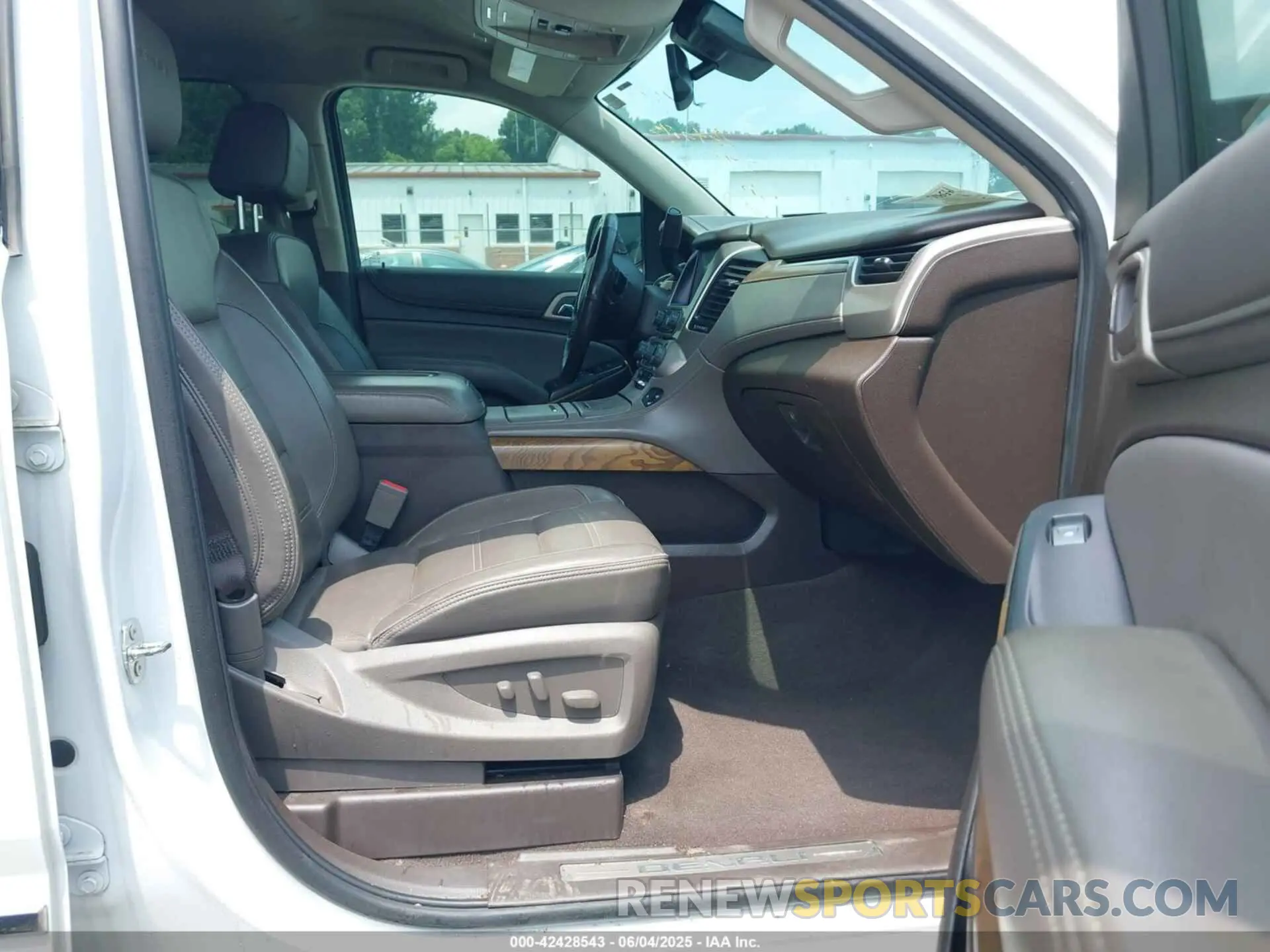 5 Photograph of a damaged car 1GKS1HKJ6LR183578 GMC YUKON XL 2020