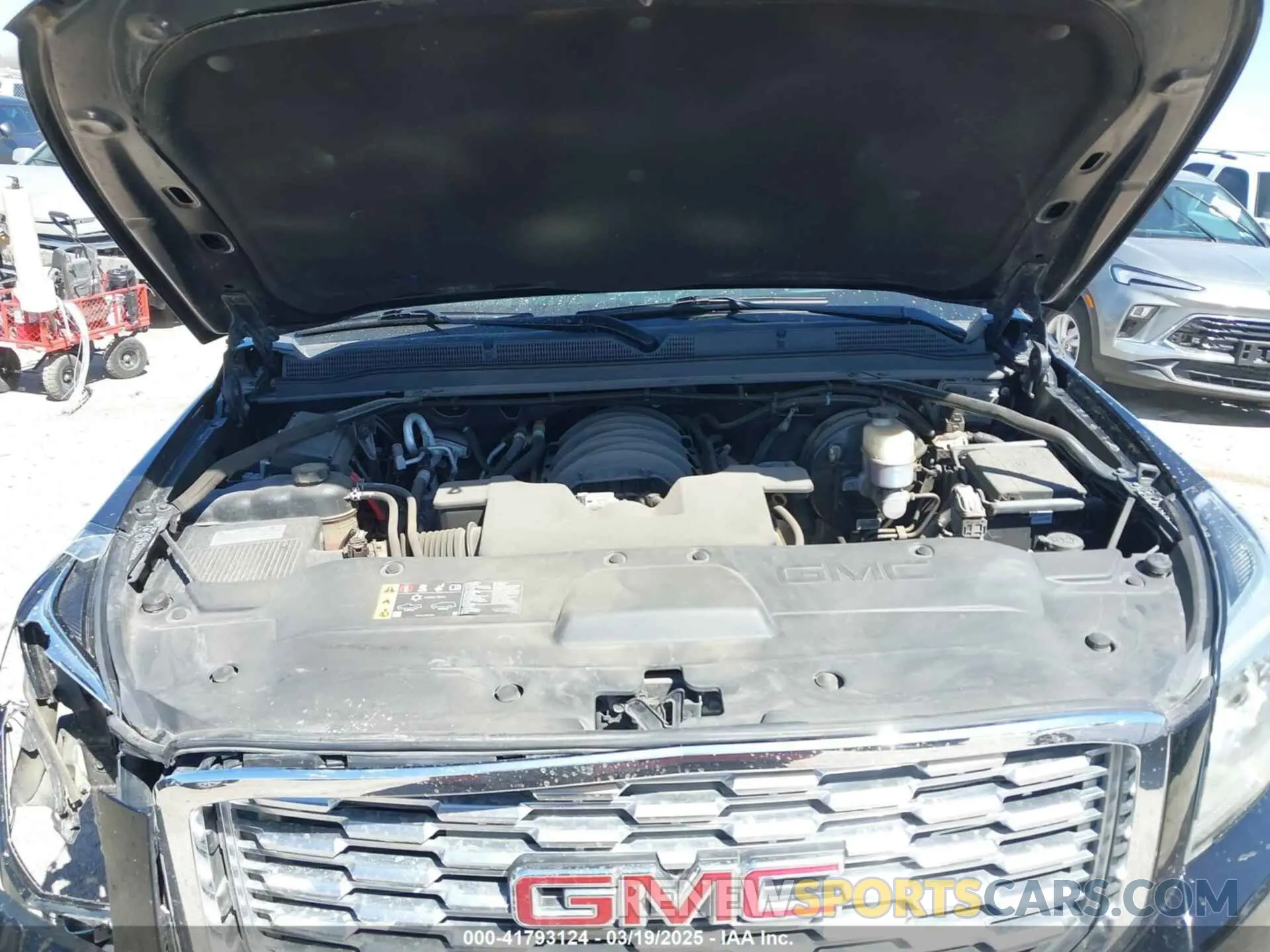 10 Photograph of a damaged car 1GKS1HKJXLR295039 GMC YUKON XL 2020