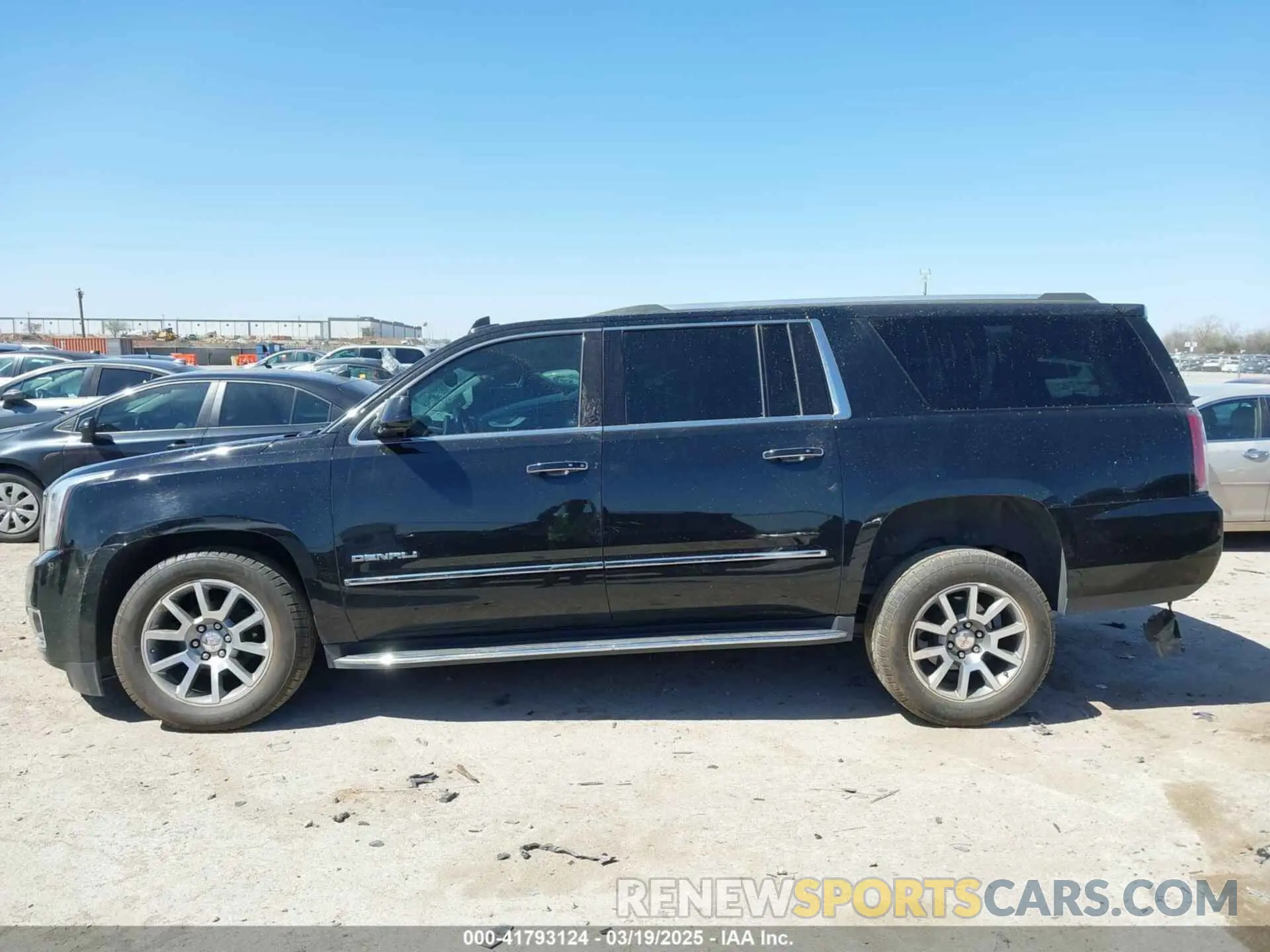 13 Photograph of a damaged car 1GKS1HKJXLR295039 GMC YUKON XL 2020