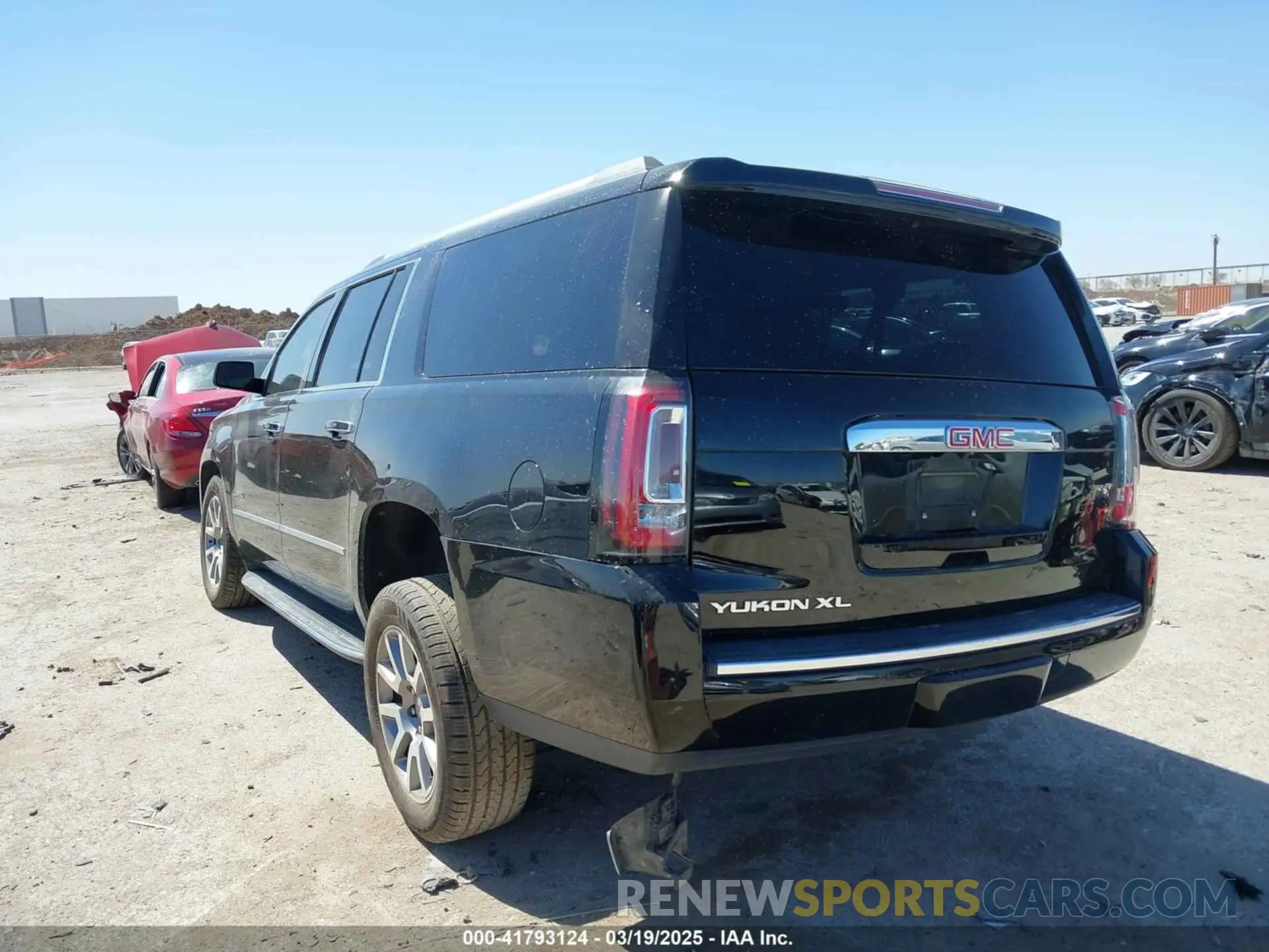 3 Photograph of a damaged car 1GKS1HKJXLR295039 GMC YUKON XL 2020