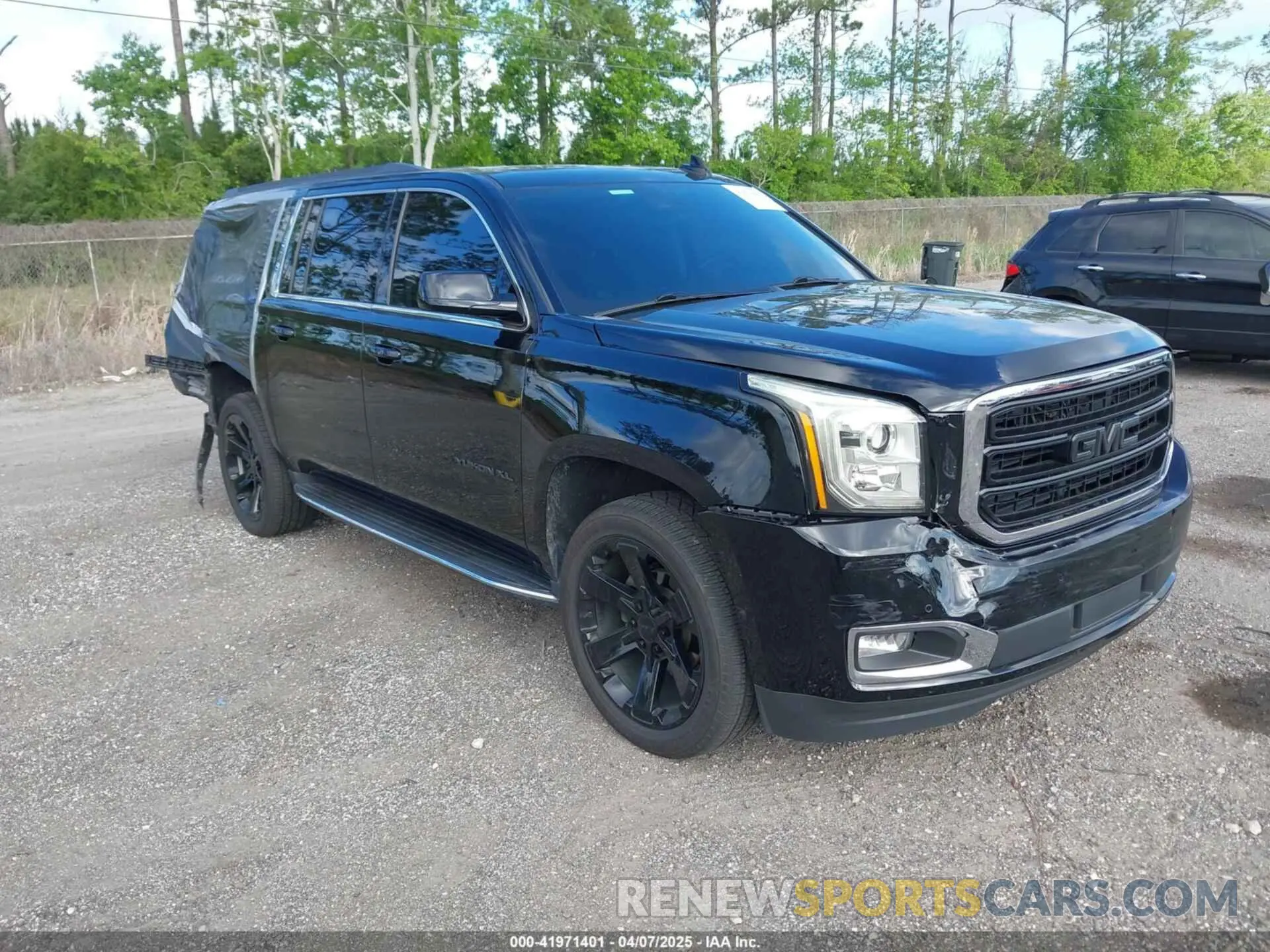 1 Photograph of a damaged car 1GKS1JKC1LR305627 GMC YUKON XL 2020