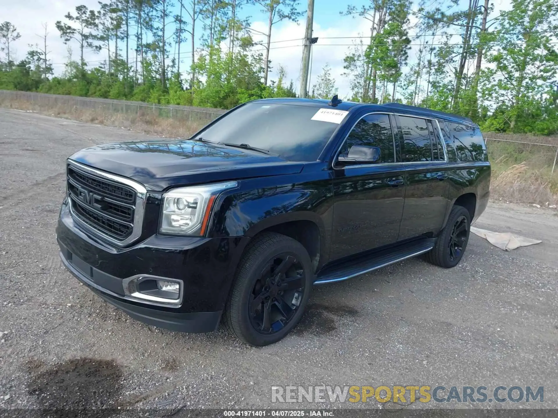 2 Photograph of a damaged car 1GKS1JKC1LR305627 GMC YUKON XL 2020