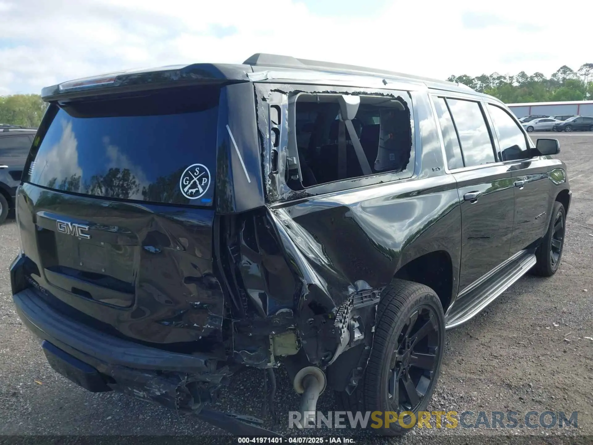 6 Photograph of a damaged car 1GKS1JKC1LR305627 GMC YUKON XL 2020