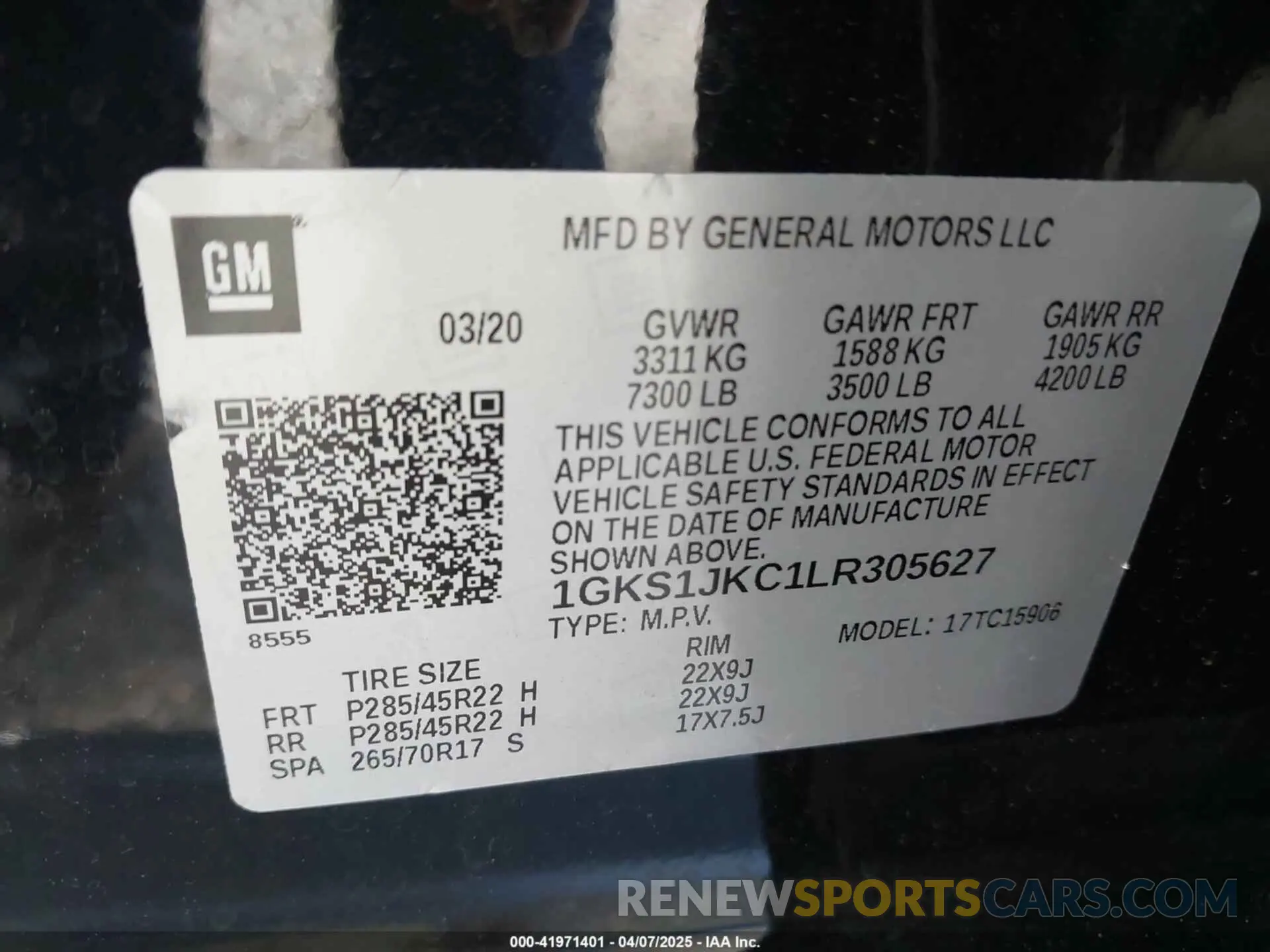 9 Photograph of a damaged car 1GKS1JKC1LR305627 GMC YUKON XL 2020