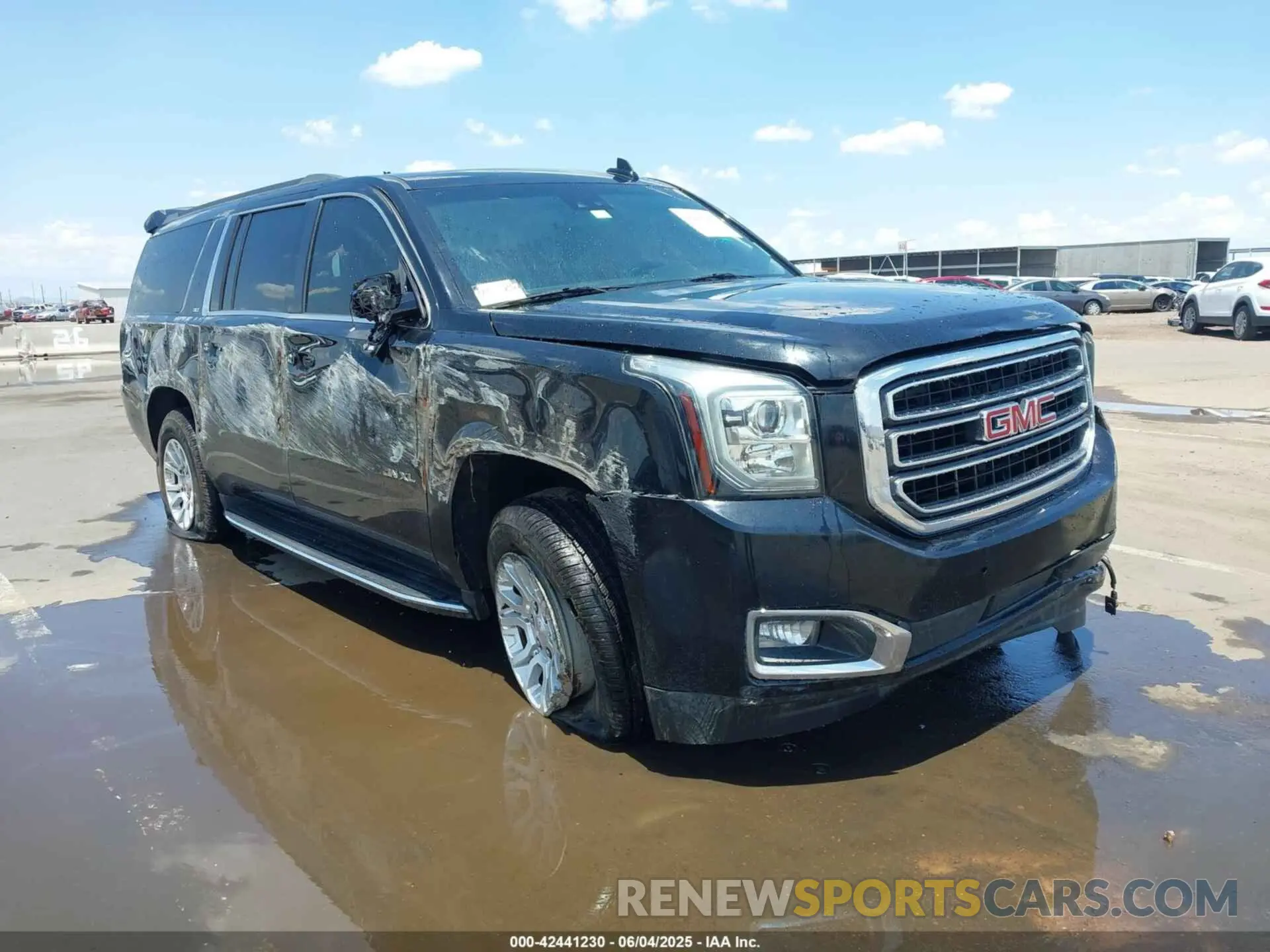 1 Photograph of a damaged car 1GKS2GKC0LR268974 GMC YUKON XL 2020
