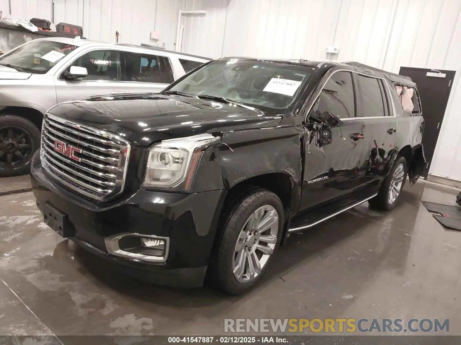 2 Photograph of a damaged car 1GKS2GKC1LR245977 GMC YUKON XL 2020