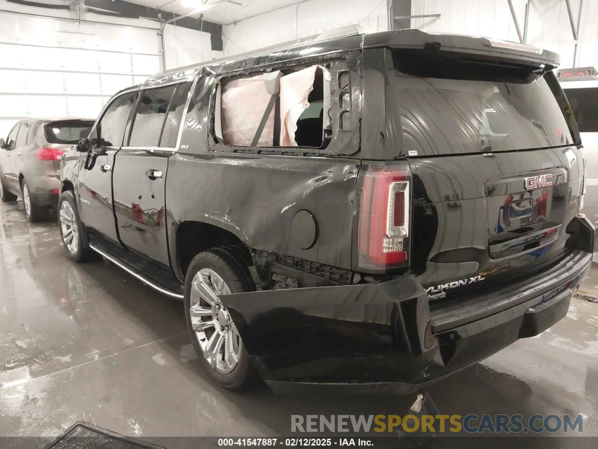 3 Photograph of a damaged car 1GKS2GKC1LR245977 GMC YUKON XL 2020