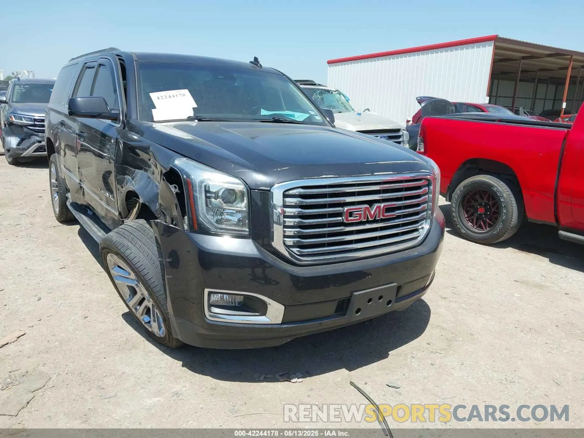 1 Photograph of a damaged car 1GKS2GKC4LR165735 GMC YUKON XL 2020