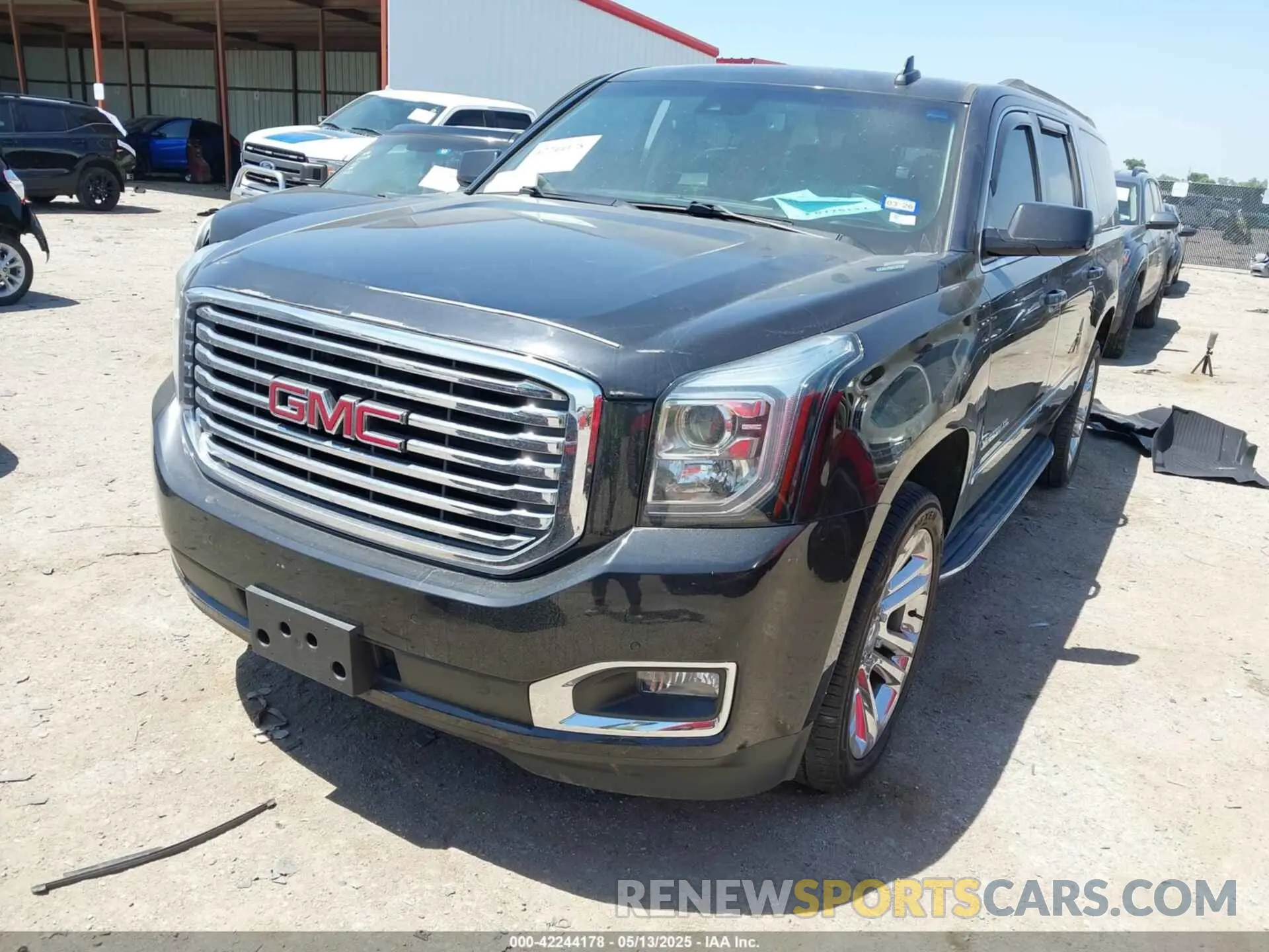 2 Photograph of a damaged car 1GKS2GKC4LR165735 GMC YUKON XL 2020