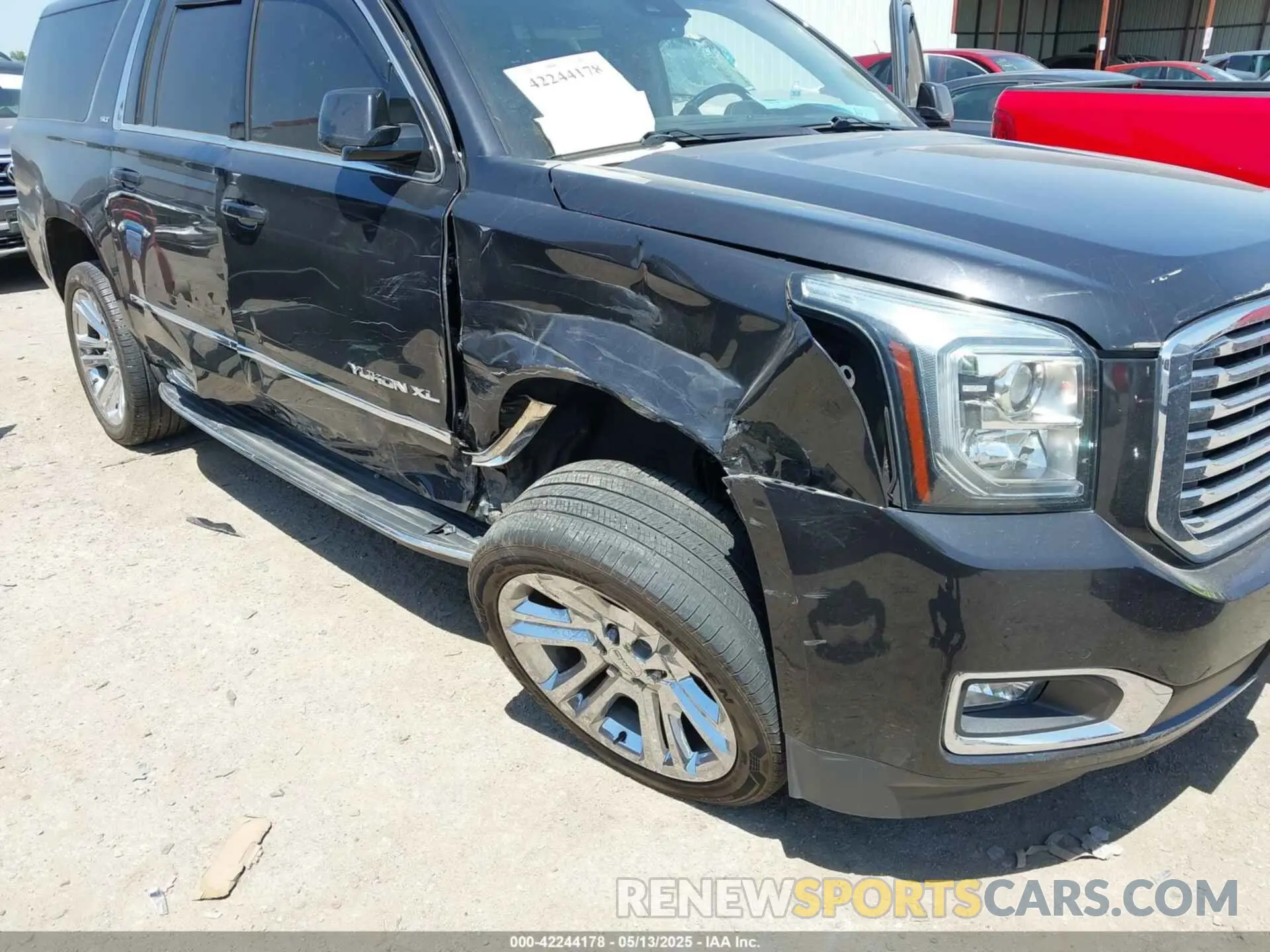 6 Photograph of a damaged car 1GKS2GKC4LR165735 GMC YUKON XL 2020