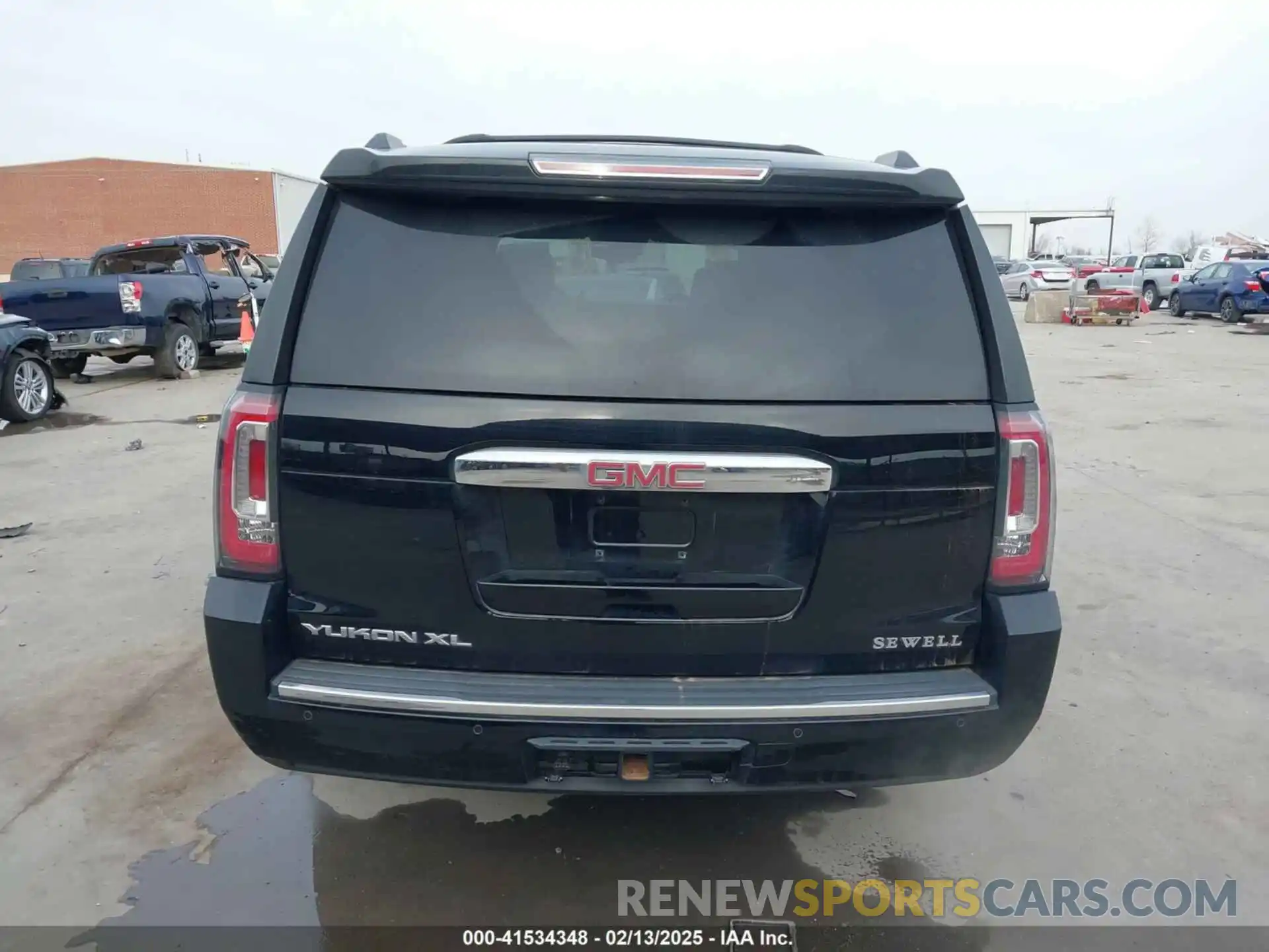 16 Photograph of a damaged car 1GKS2HKJ6LR152330 GMC YUKON XL 2020