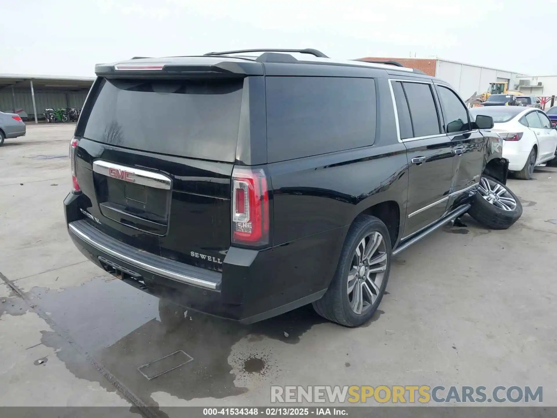 4 Photograph of a damaged car 1GKS2HKJ6LR152330 GMC YUKON XL 2020