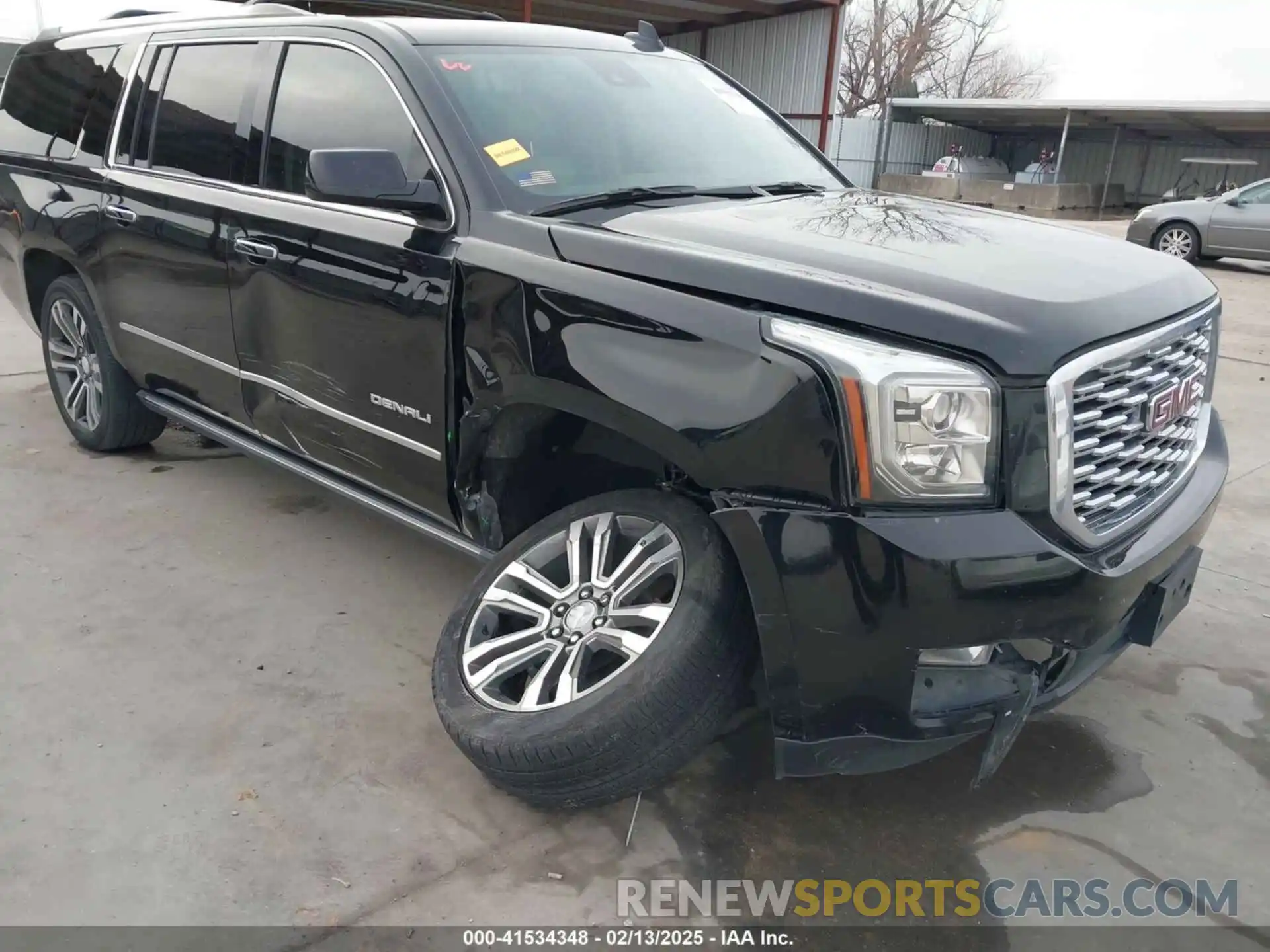 6 Photograph of a damaged car 1GKS2HKJ6LR152330 GMC YUKON XL 2020