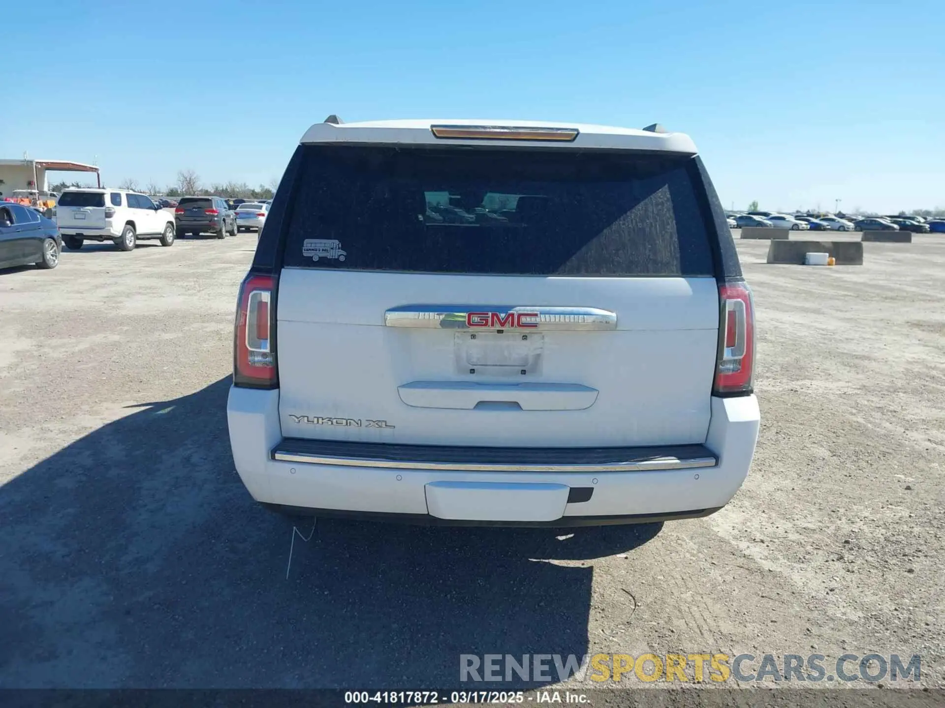 16 Photograph of a damaged car 1GKS2HKJ9LR298494 GMC YUKON XL 2020