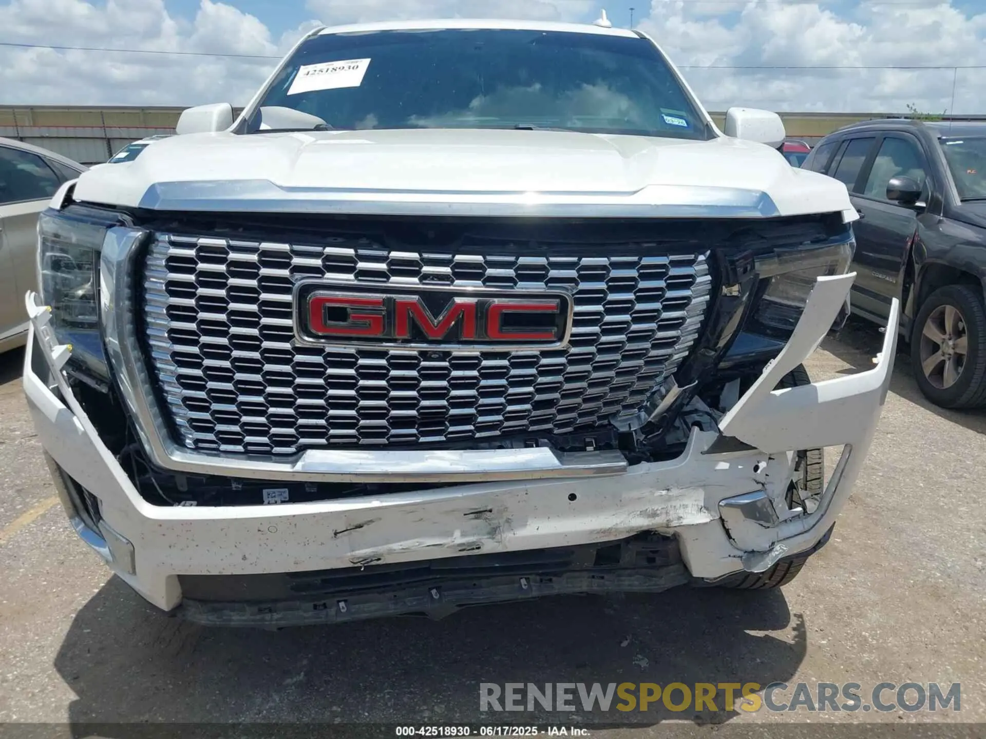 11 Photograph of a damaged car 1GKS1JKL3MR301029 GMC YUKON XL 2021