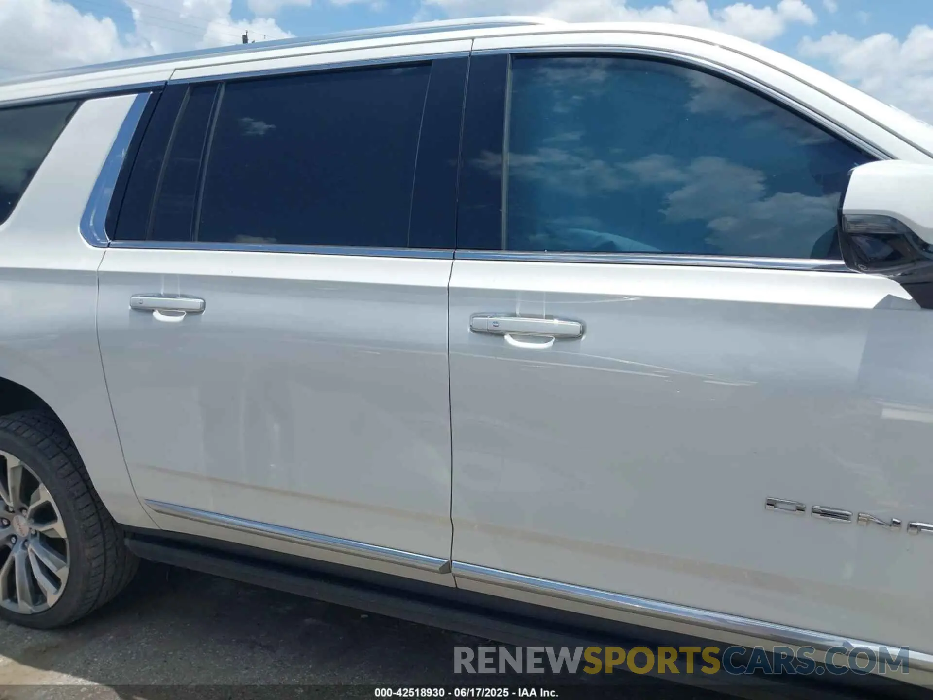 12 Photograph of a damaged car 1GKS1JKL3MR301029 GMC YUKON XL 2021