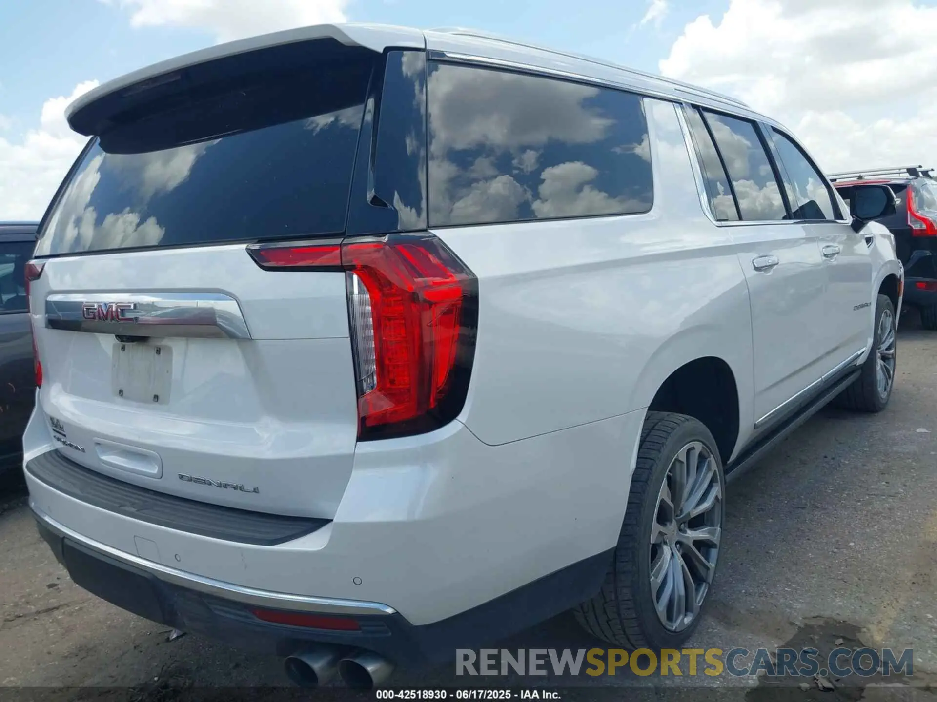 4 Photograph of a damaged car 1GKS1JKL3MR301029 GMC YUKON XL 2021