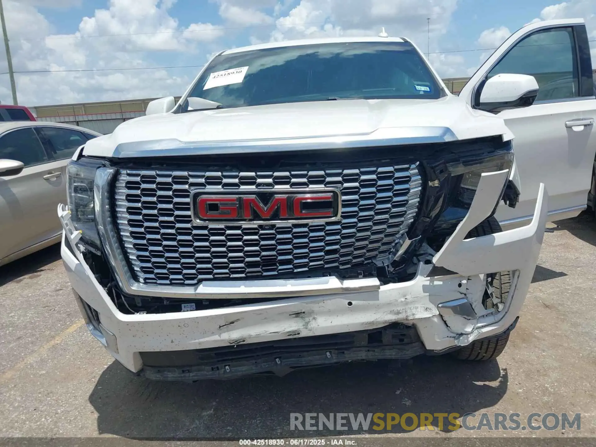 6 Photograph of a damaged car 1GKS1JKL3MR301029 GMC YUKON XL 2021