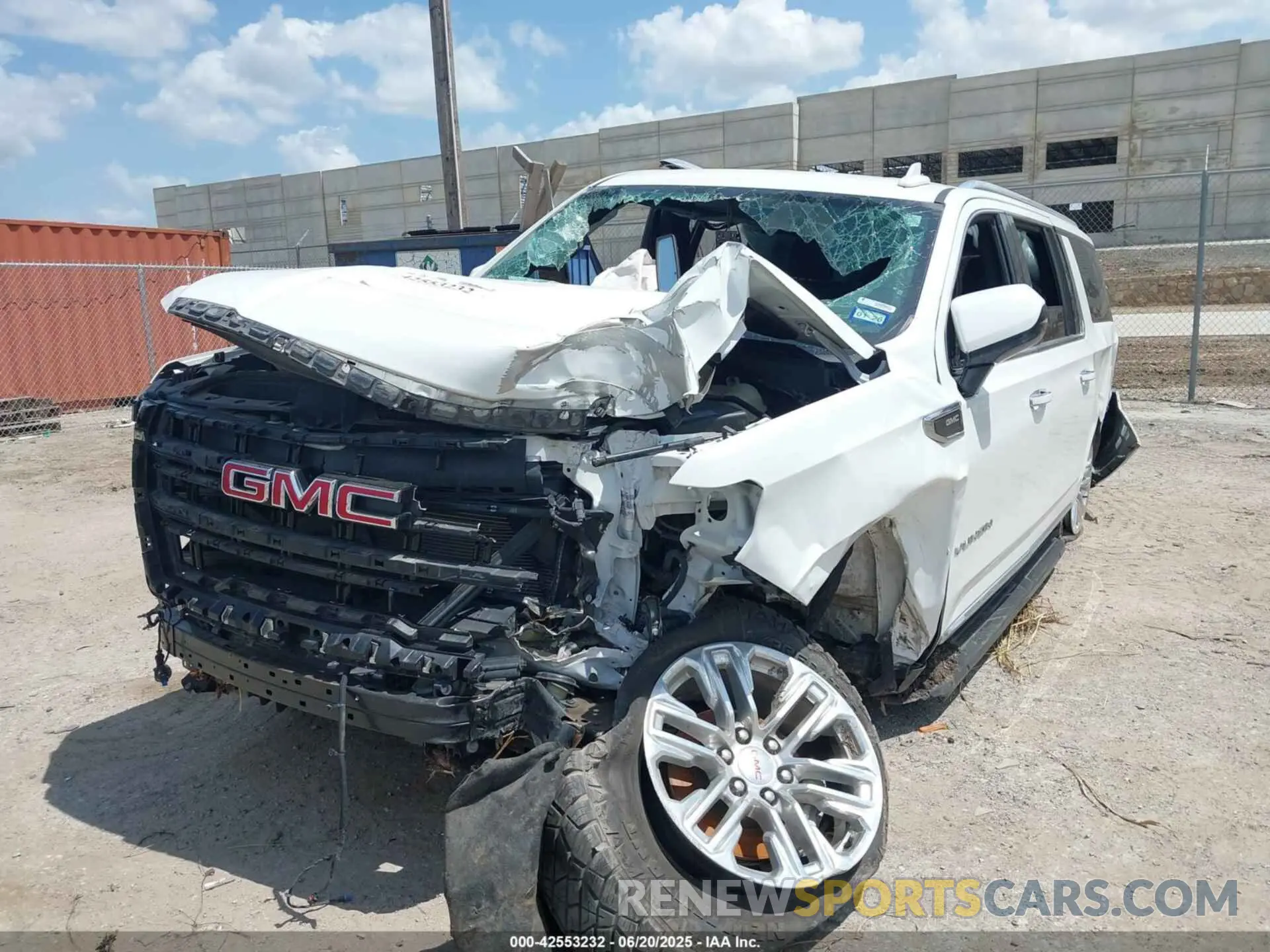 2 Photograph of a damaged car 1GKS2GKD2MR256724 GMC YUKON XL 2021