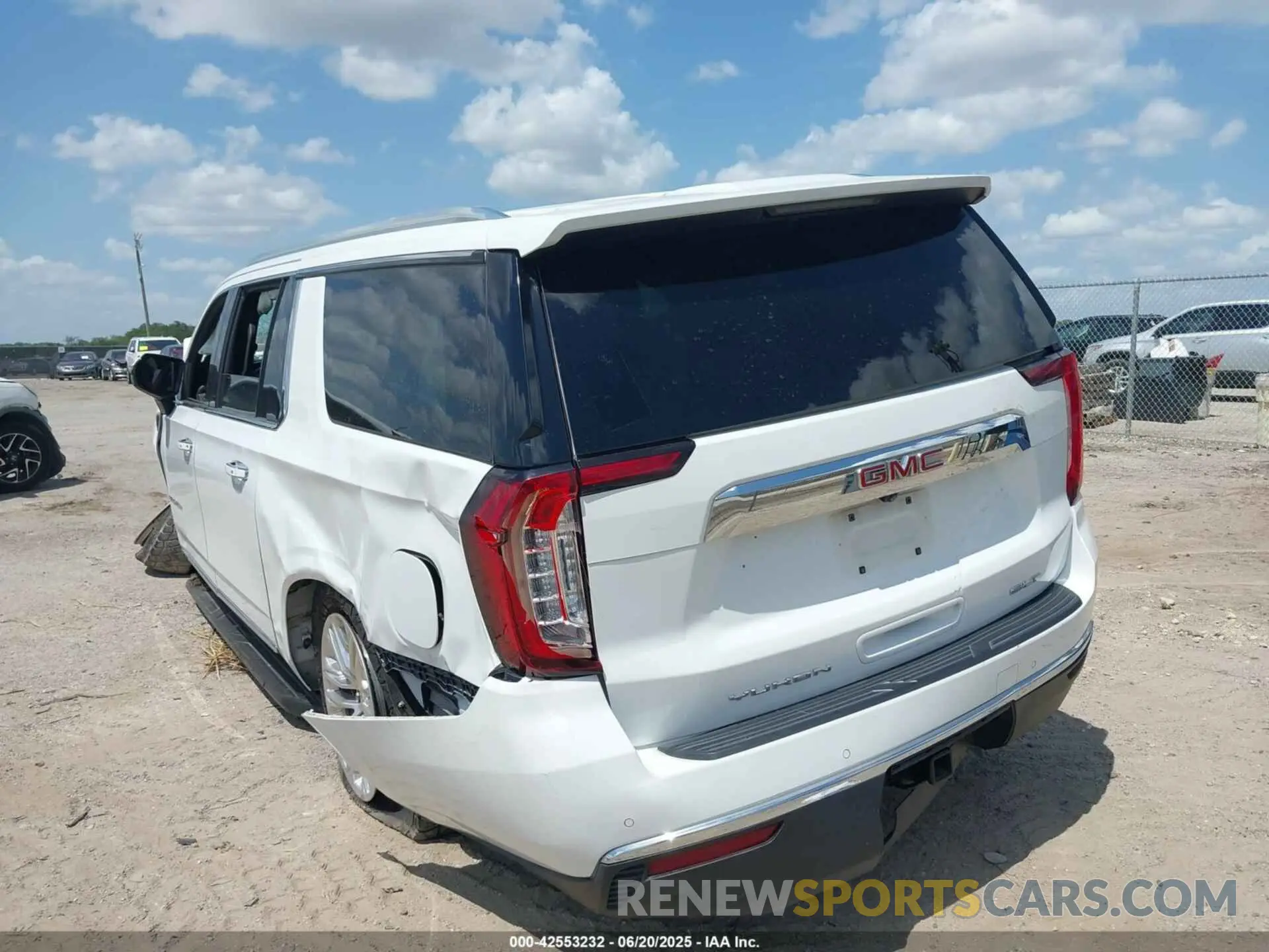 3 Photograph of a damaged car 1GKS2GKD2MR256724 GMC YUKON XL 2021