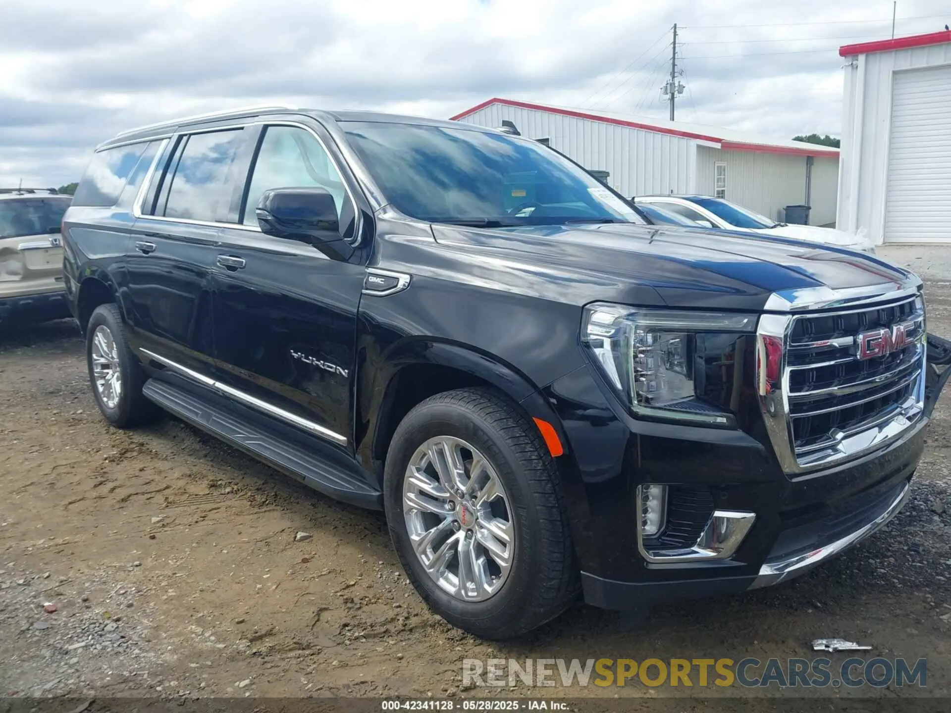 1 Photograph of a damaged car 1GKS2GKD3MR148175 GMC YUKON XL 2021