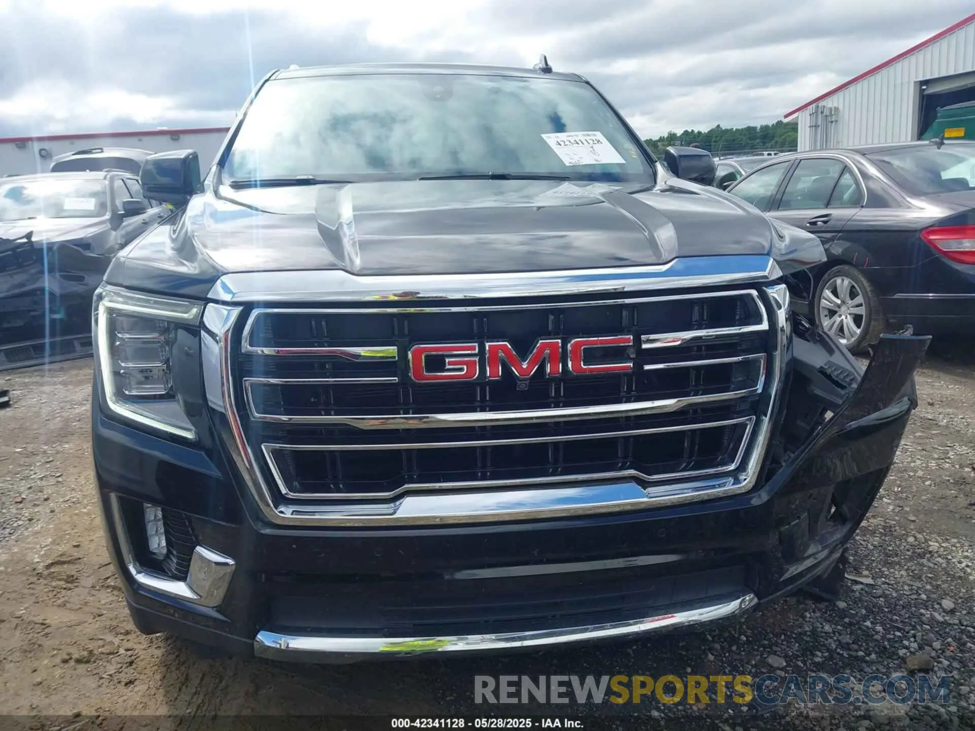 12 Photograph of a damaged car 1GKS2GKD3MR148175 GMC YUKON XL 2021