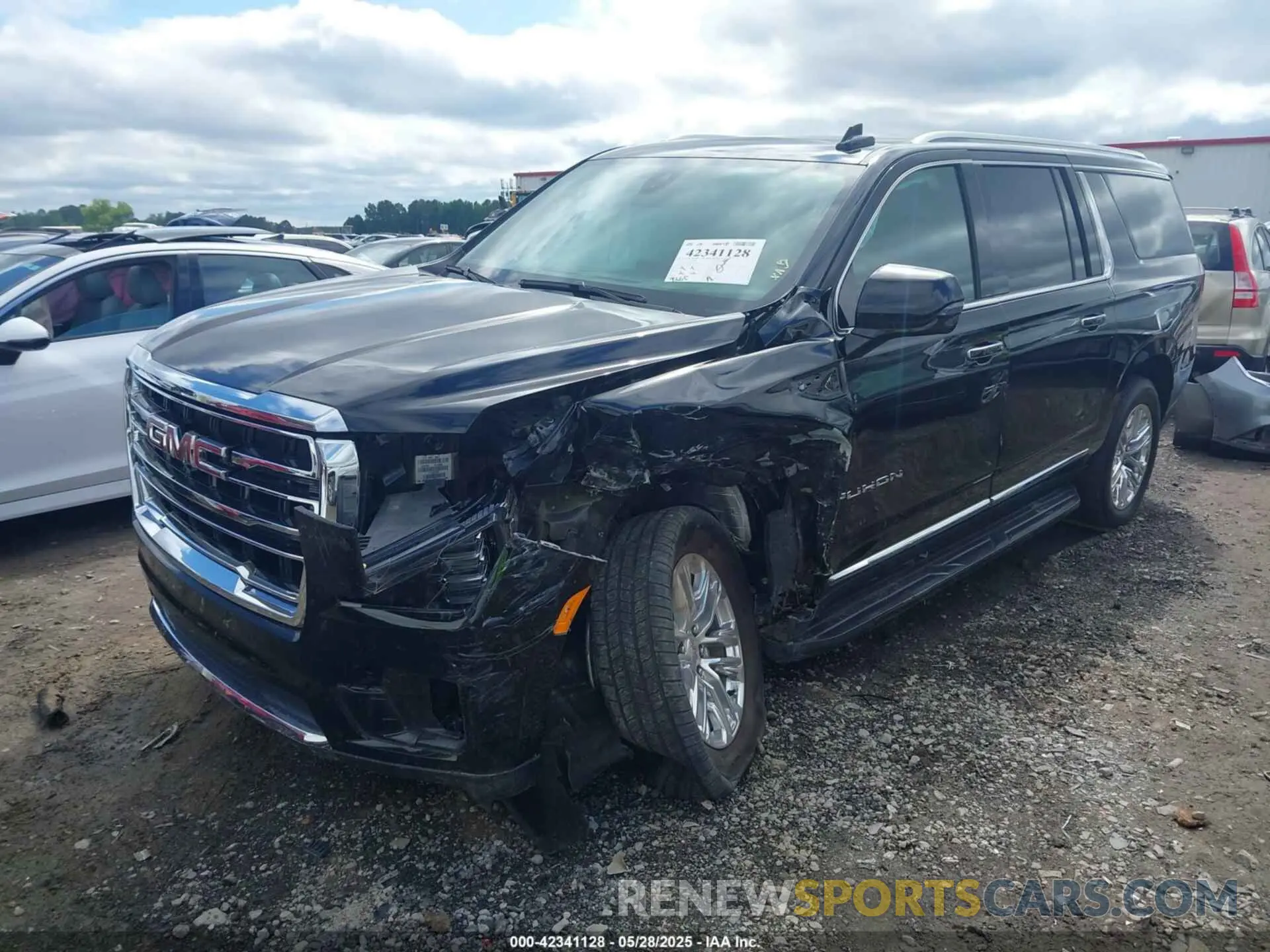 2 Photograph of a damaged car 1GKS2GKD3MR148175 GMC YUKON XL 2021
