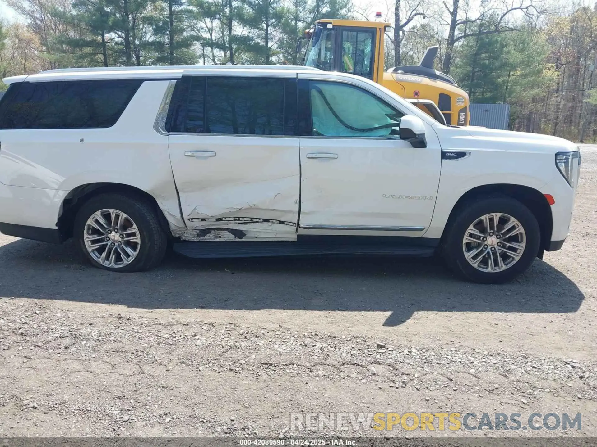 13 Photograph of a damaged car 1GKS2GKD3MR200033 GMC YUKON XL 2021