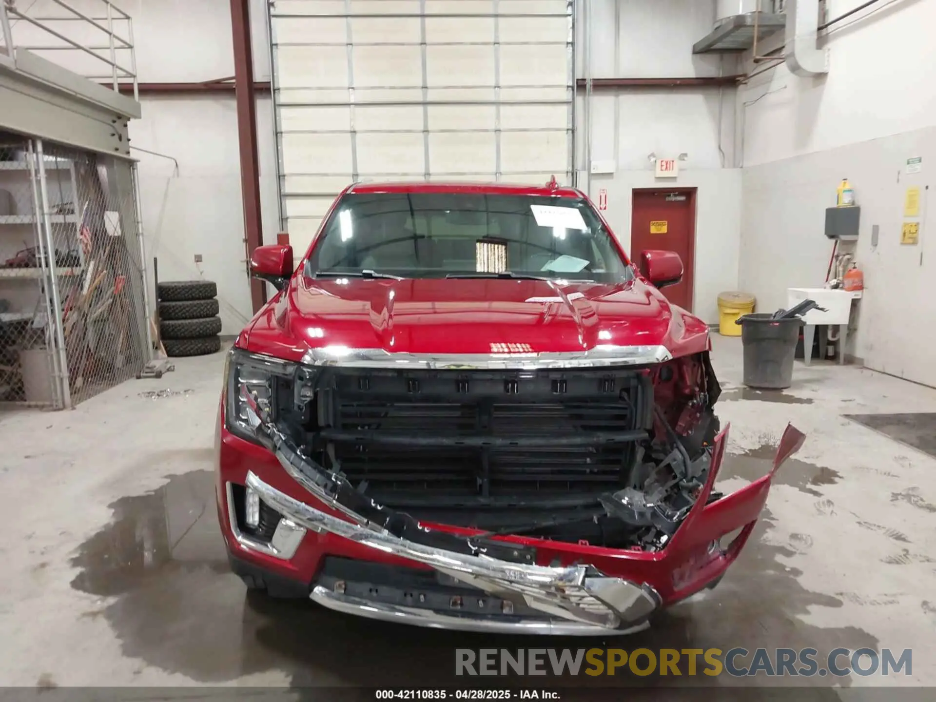 13 Photograph of a damaged car 1GKS2GKDXMR378862 GMC YUKON XL 2021