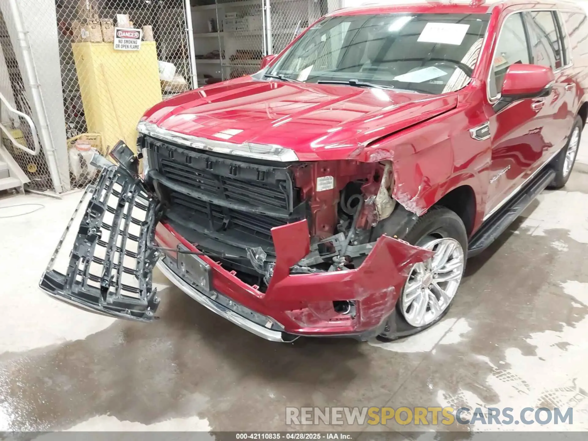 6 Photograph of a damaged car 1GKS2GKDXMR378862 GMC YUKON XL 2021