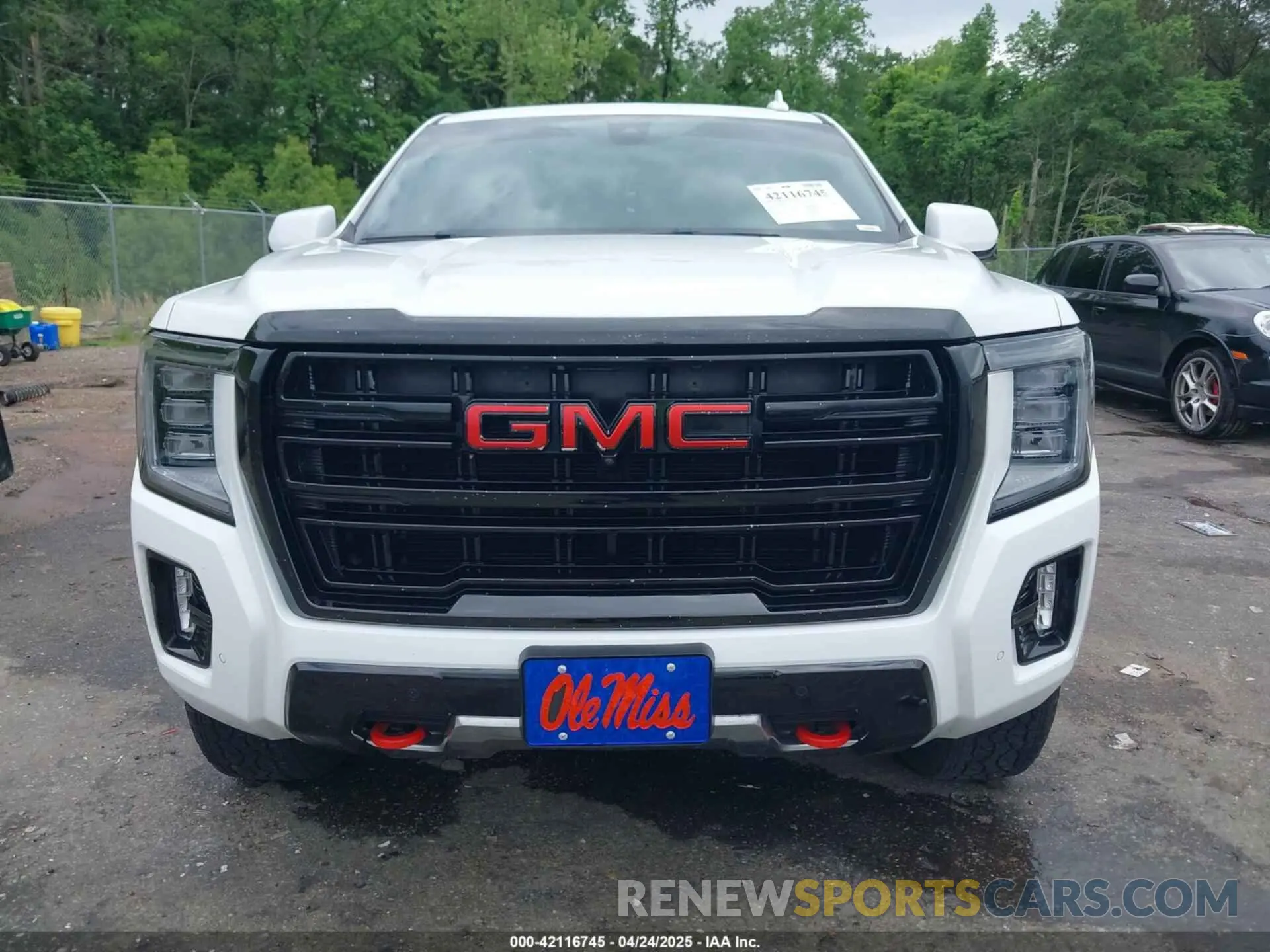 13 Photograph of a damaged car 1GKS2HKD1MR478032 GMC YUKON XL 2021