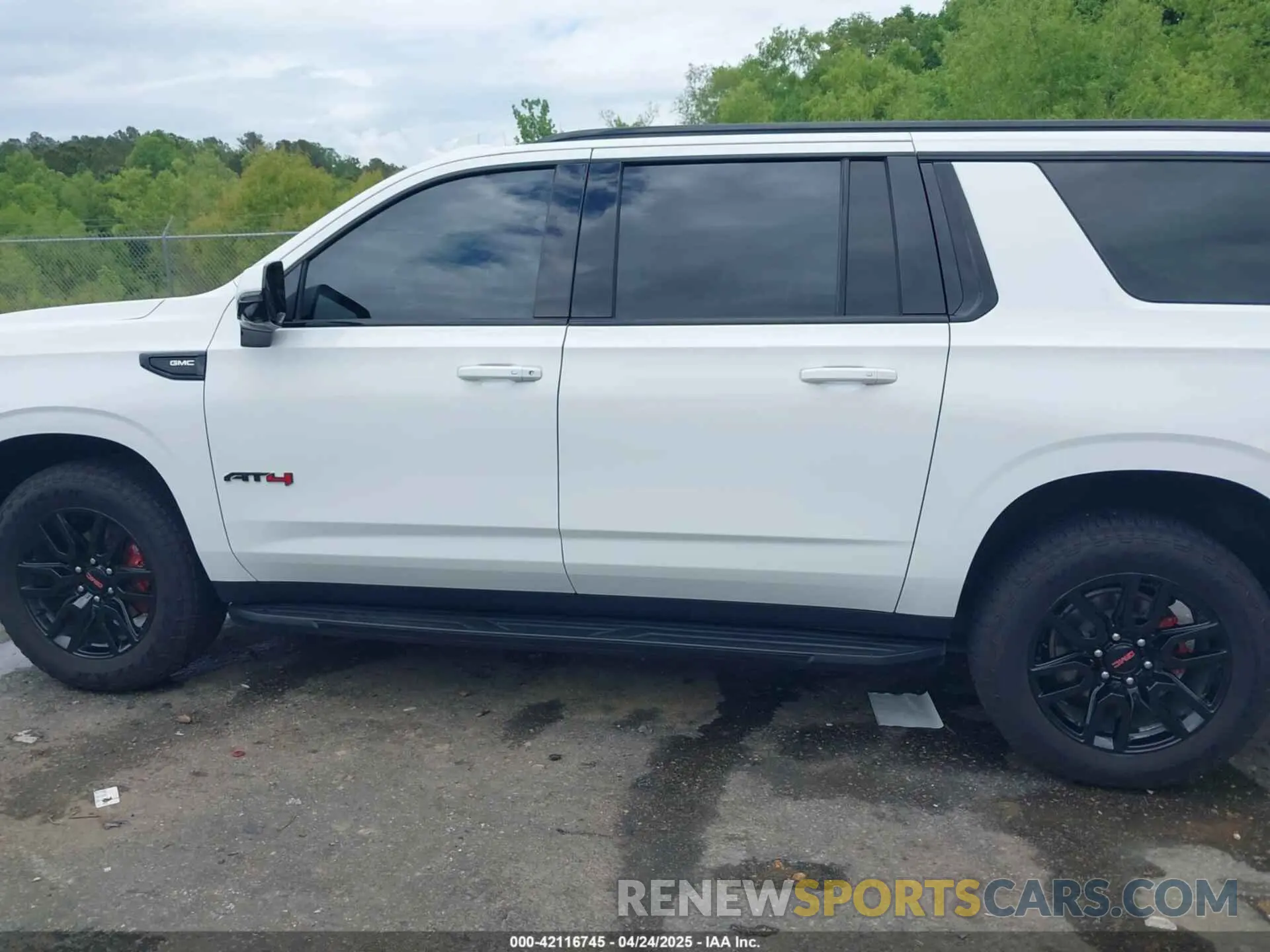 15 Photograph of a damaged car 1GKS2HKD1MR478032 GMC YUKON XL 2021
