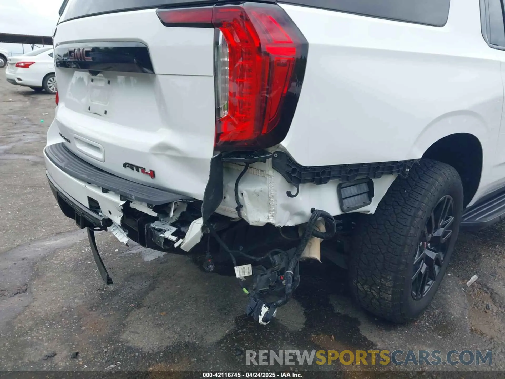 6 Photograph of a damaged car 1GKS2HKD1MR478032 GMC YUKON XL 2021