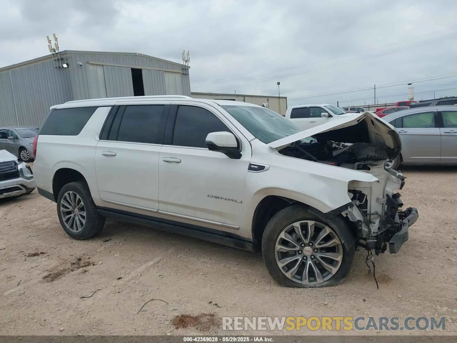 13 Photograph of a damaged car 1GKS2JKL2MR141450 GMC YUKON XL 2021