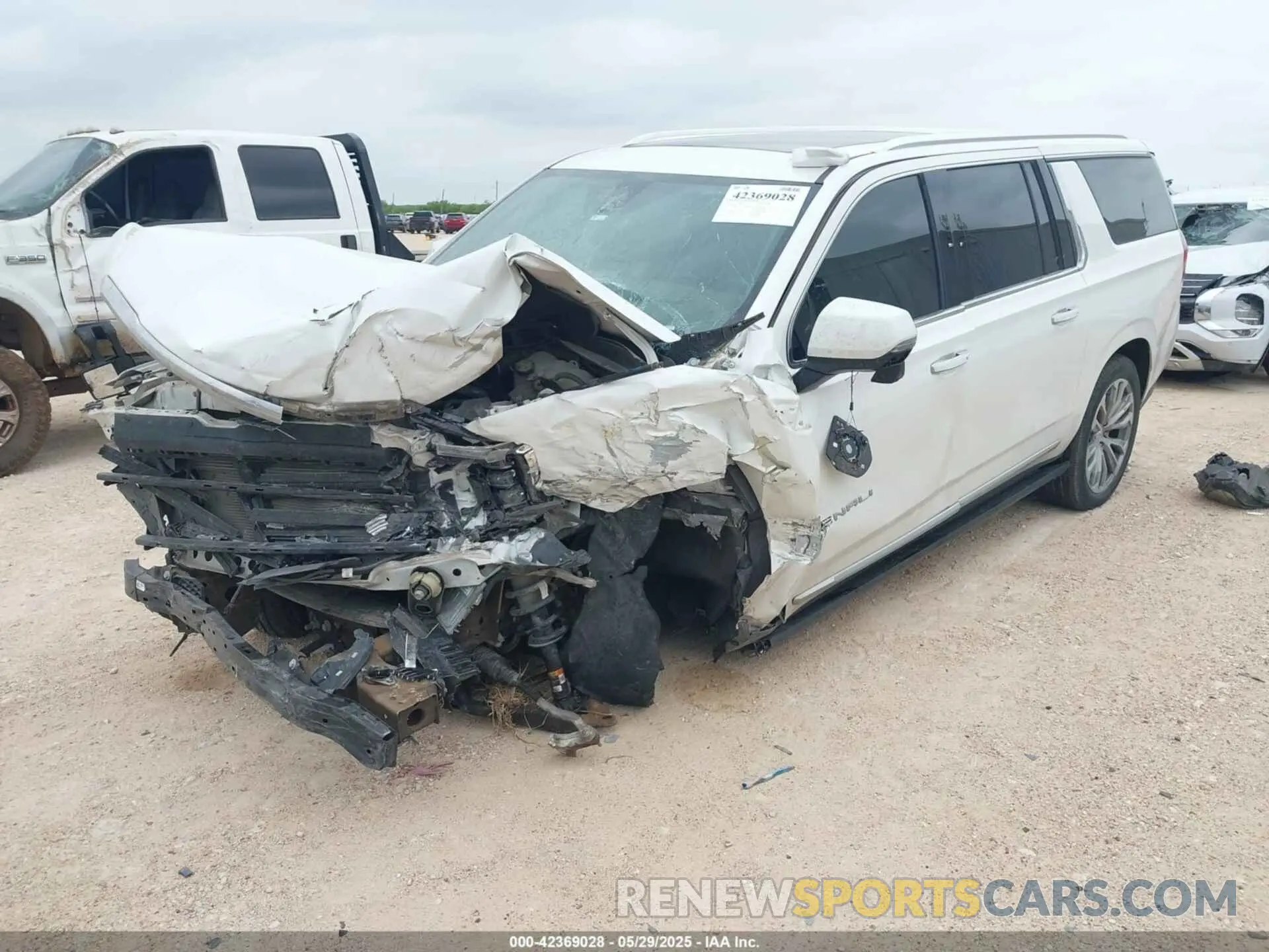 2 Photograph of a damaged car 1GKS2JKL2MR141450 GMC YUKON XL 2021