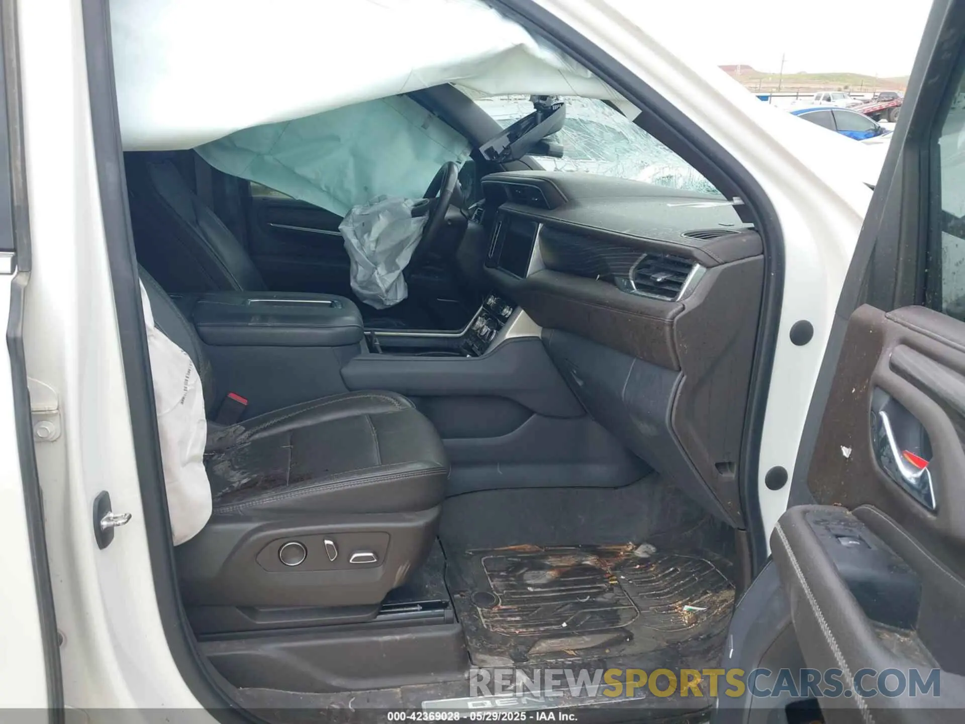 5 Photograph of a damaged car 1GKS2JKL2MR141450 GMC YUKON XL 2021