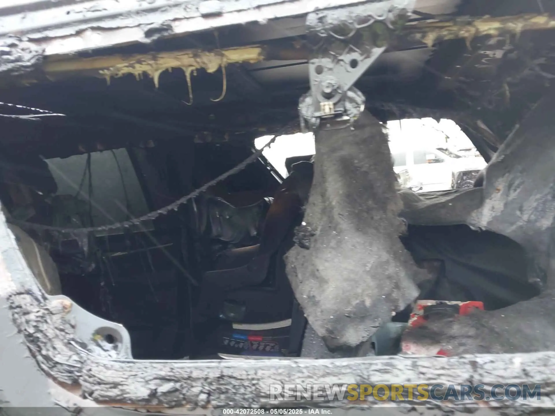 12 Photograph of a damaged car 1GKS2JKL2MR175405 GMC YUKON XL 2021